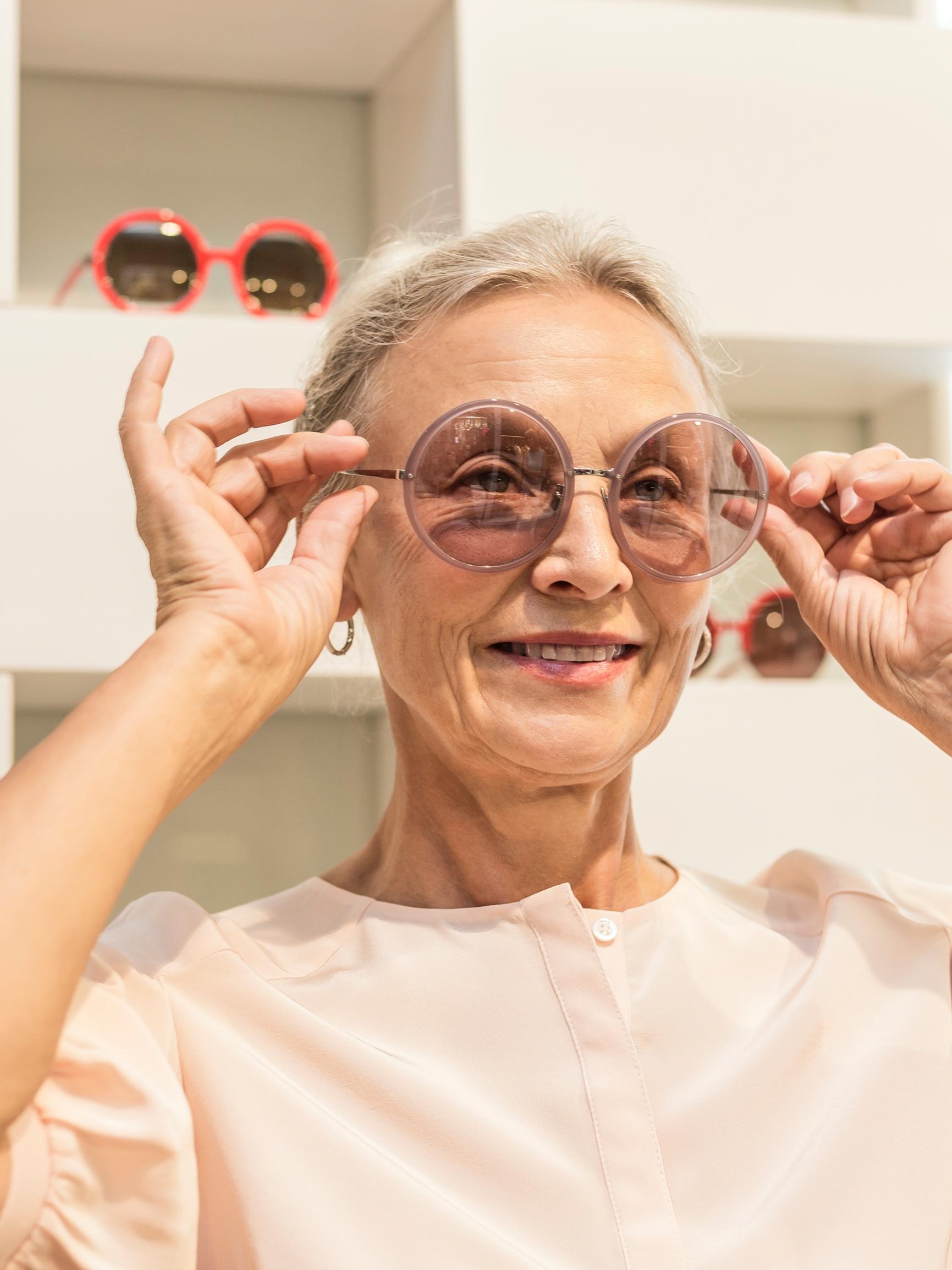 Tiesitkö, että kaihi voi pahentua, jos oleilee paljon auringossa? 4 vinkkiä, joilla pidät huolta silmistäsi