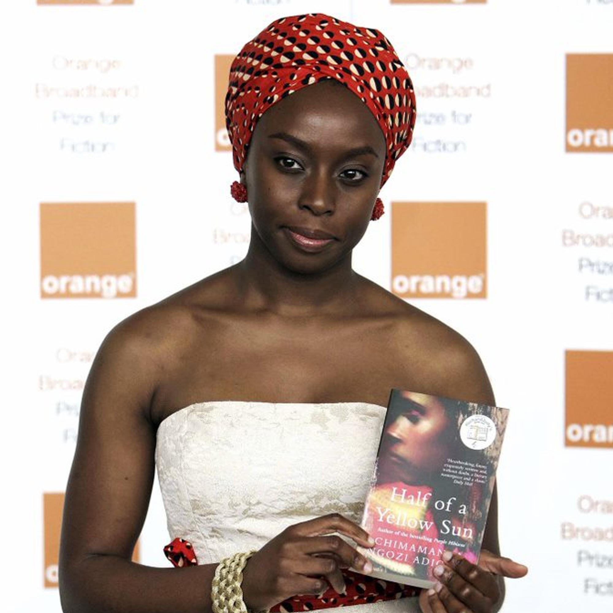 Chimamanda Ngozi Adichie oli suorasanainen maalaistyttö, josta tuli menestyskirjailija: ”Meidän kaikkien pitäisi olla feministejä”
