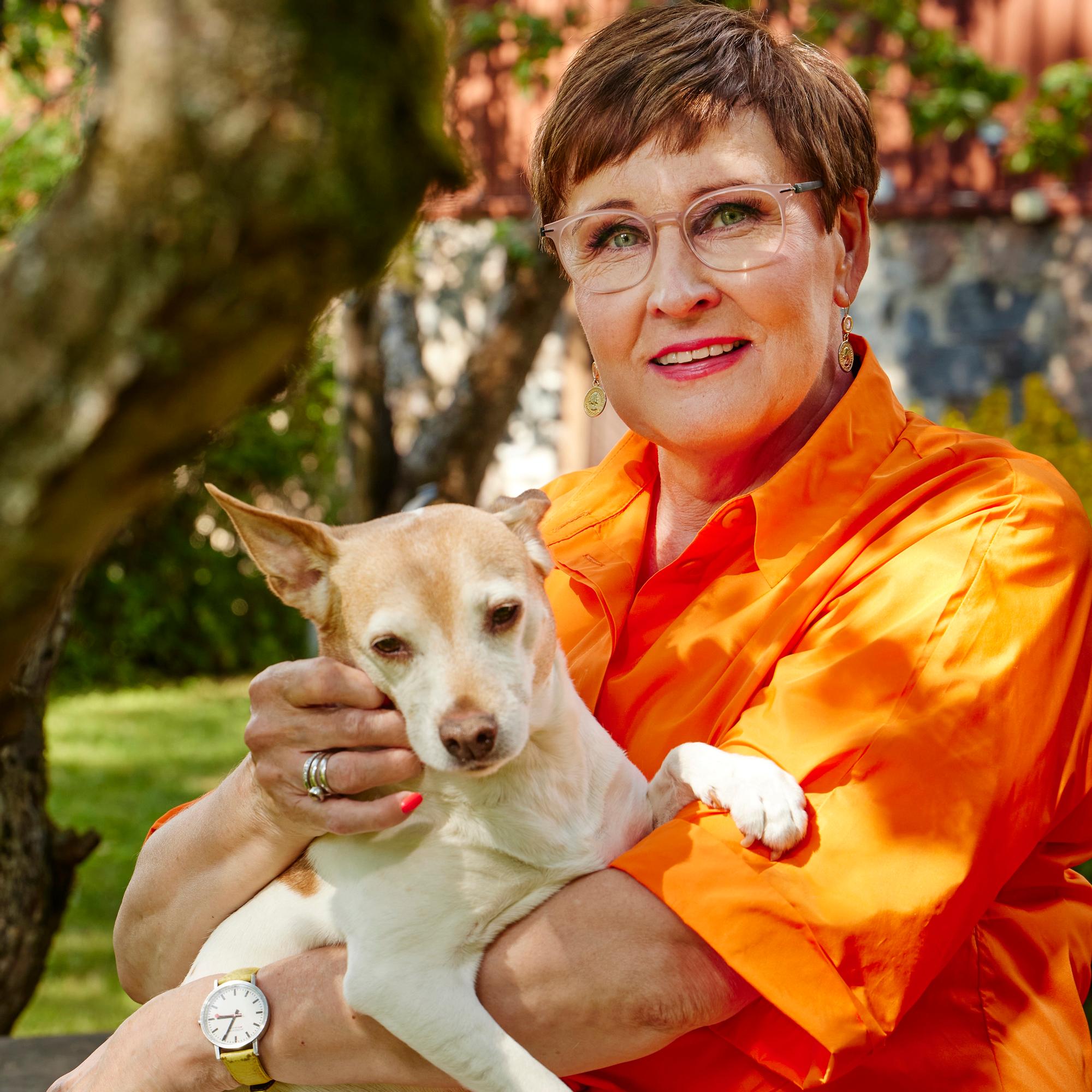 Uutisankkuri Marjukka Havumäki oli 39 vuotta töissä Ylellä – jäi eläkkeelle etuajassa: ”Viimeiset viisi vuotta olivat raskaimpia”