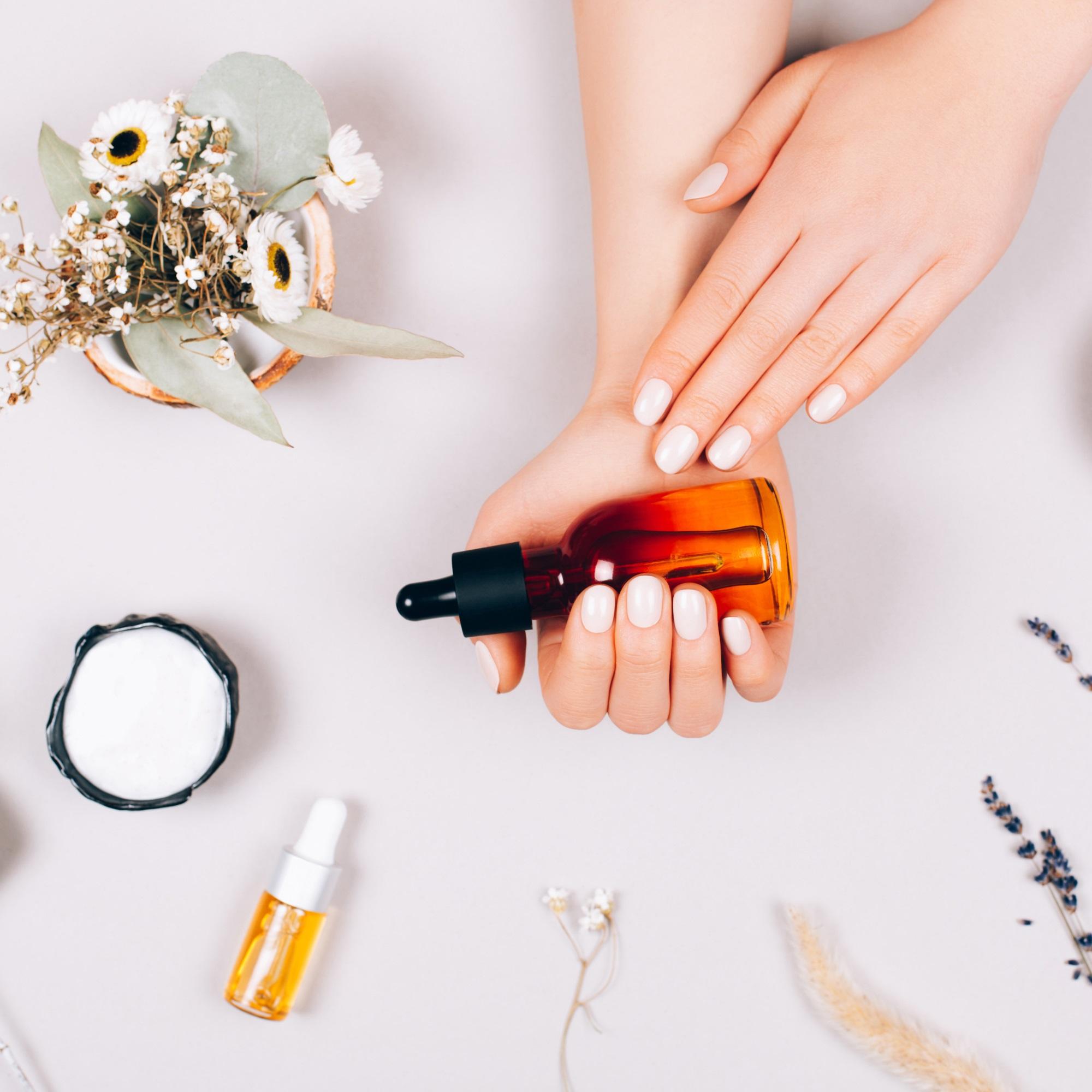 Haussa kauneusöljy, joka toisi kiiltoa hiuksille tai pehmeyttä iholle? Katso tästä alan ammattilaisten öljysuosikit