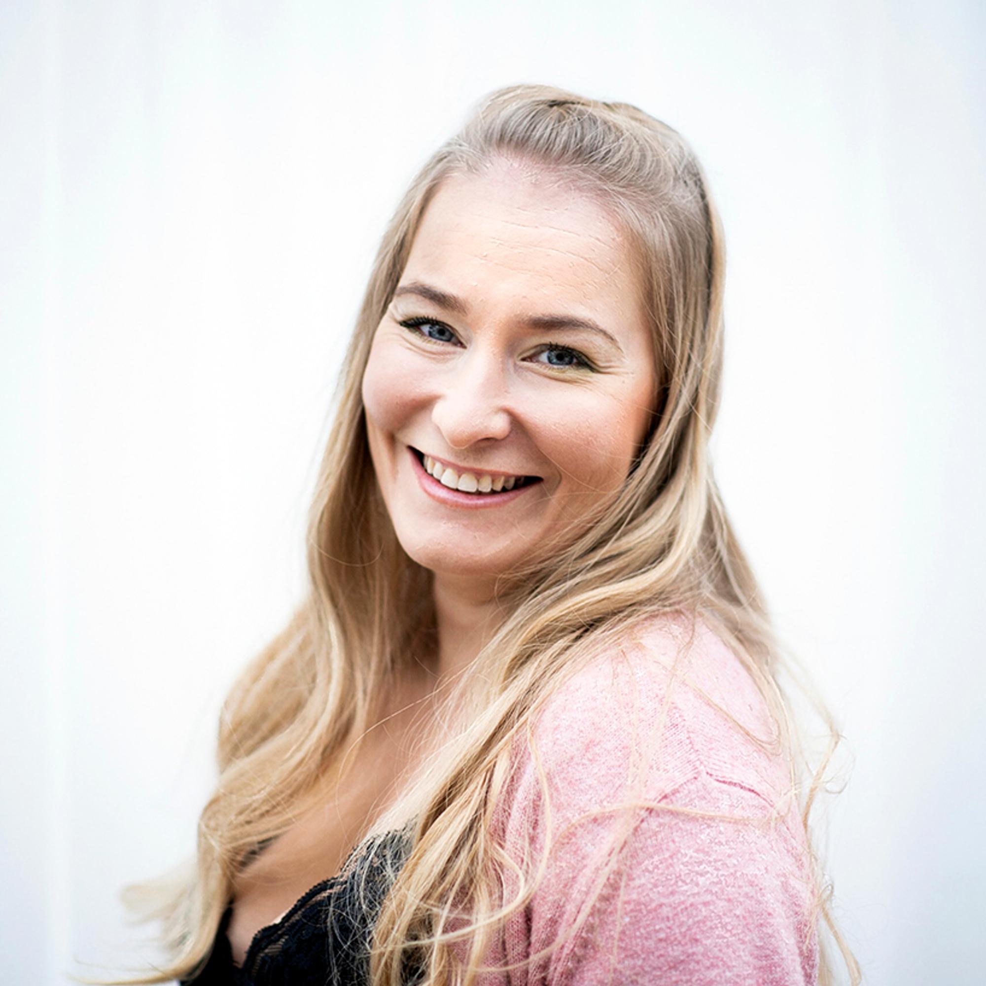 tantraohjaaja Mia Modig. Kuva Jani Laukkanen