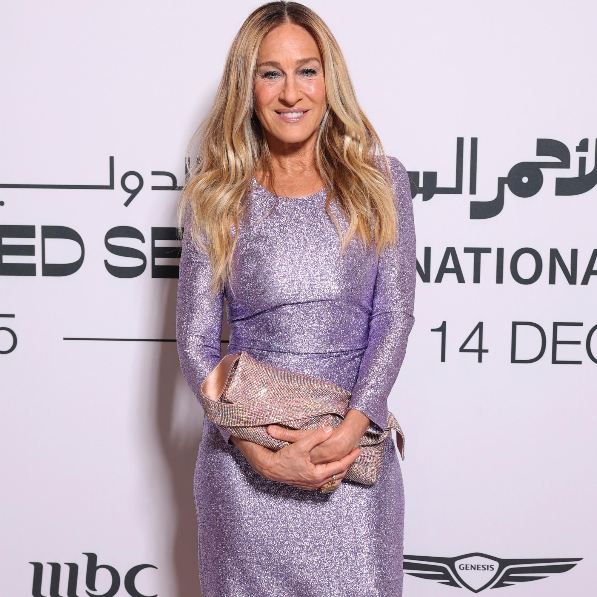 Tyyli-ikoni Sarah Jessica Parker muistuttaa roolihahmoaan Carrieta riipaisevasta syystä – taustalla lapsuudenkokemukset