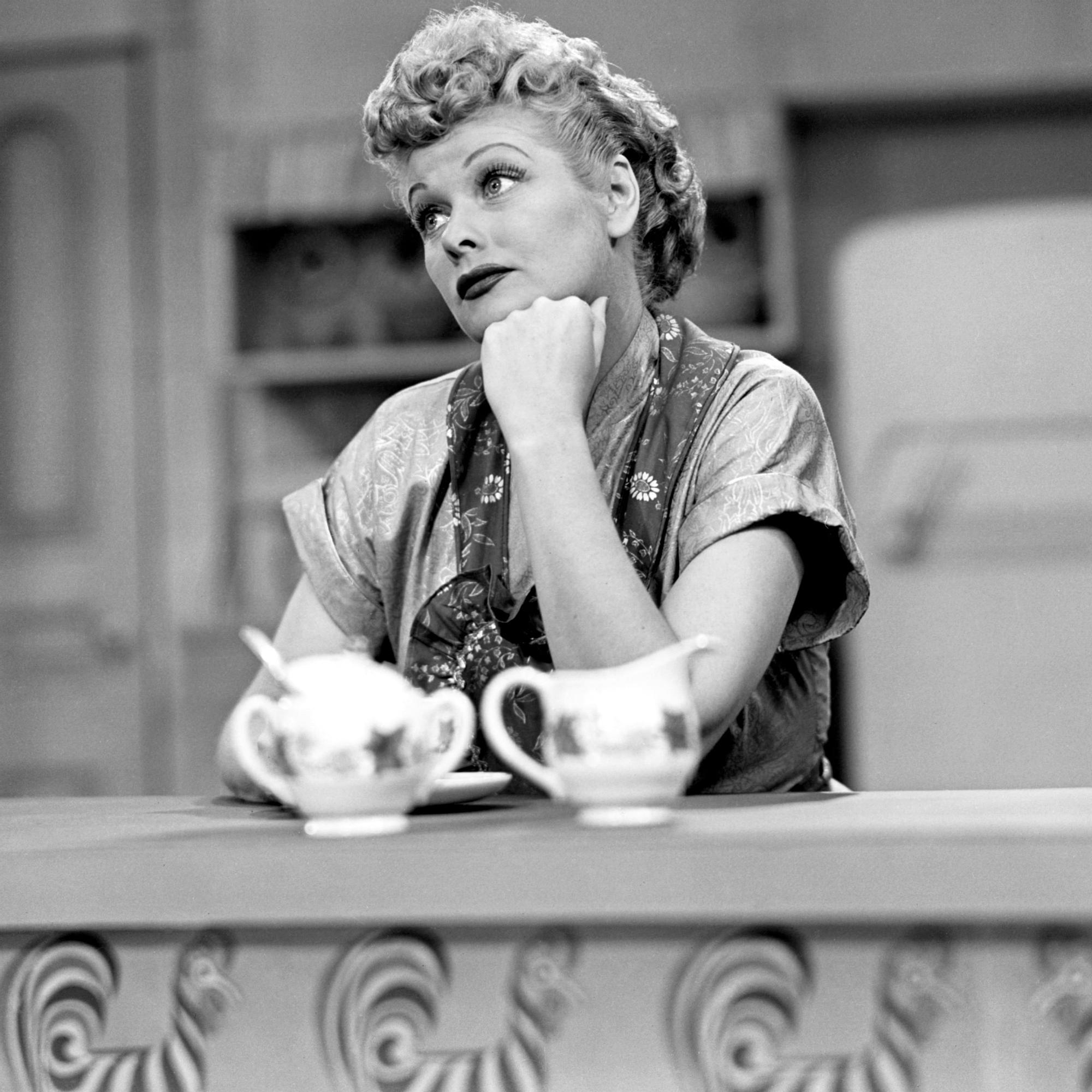 Lucille Ball nousi maailmanmaineeseen höpsönä kotirouvana – keski-iässä hänestä tuli viihdebisneksen vaikutusvaltaisin nainen