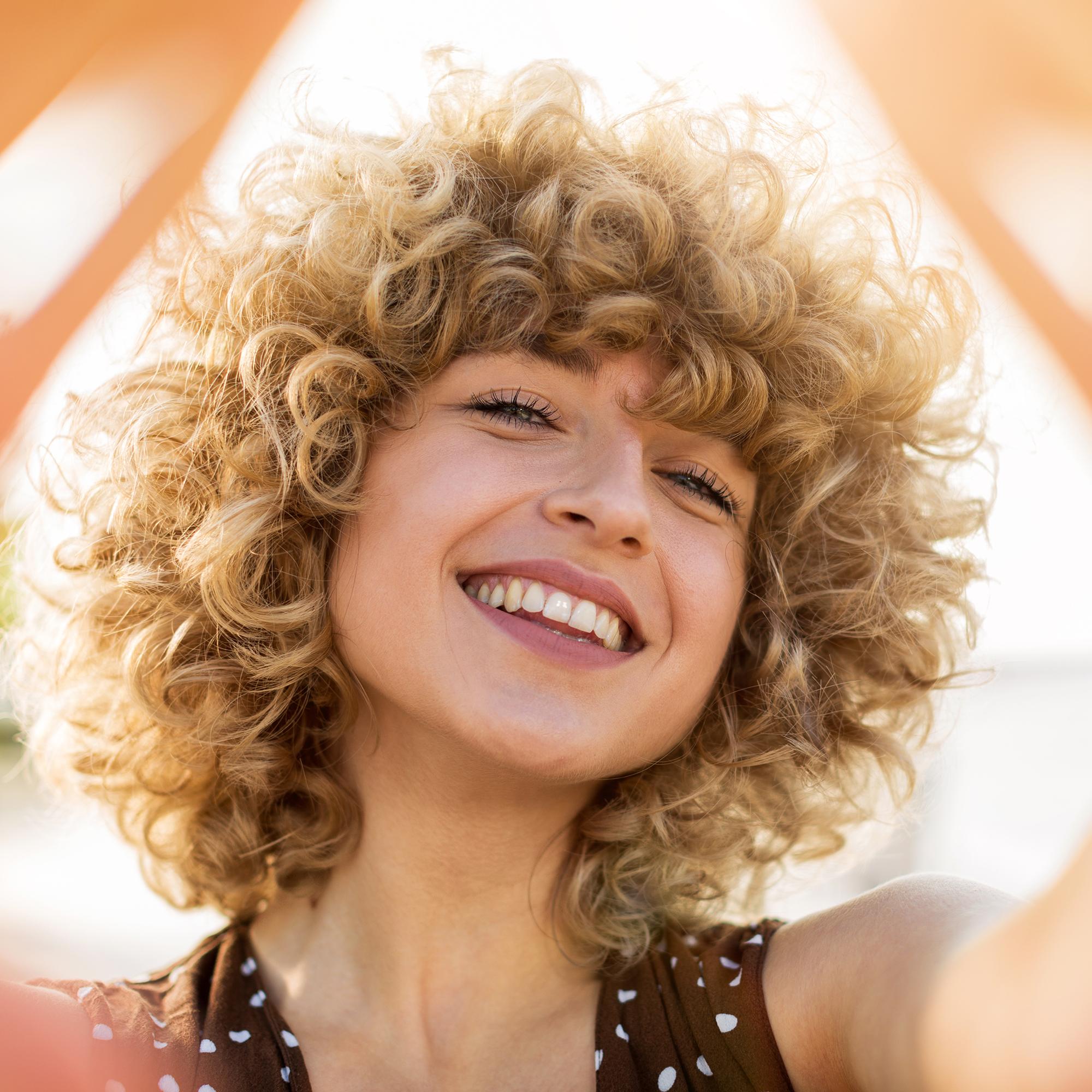Tässä tulee helppo curly girl -ohje! Näillä vinkeillä saat luonnolliset kiharasi ihanasti esiin