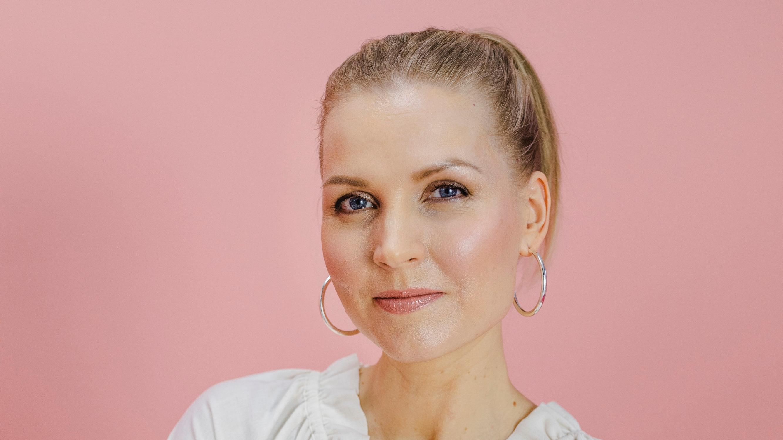 Pidä oma rento tyylisi kesämenoissakin! Juhlaponnari, joka sopii jokaiselle