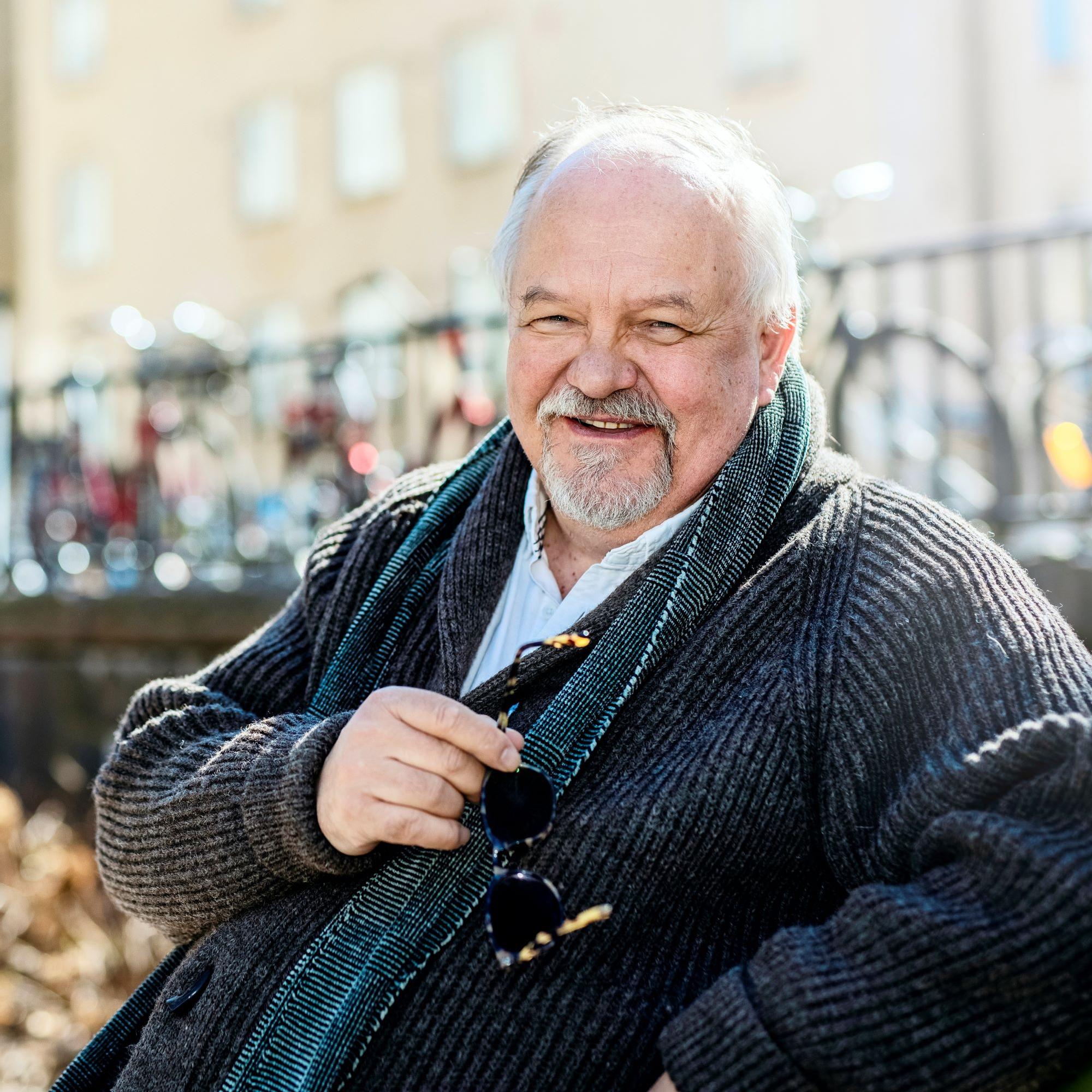 Psykoterapeutti Antti S. Mattila uskoo, että onnellisuus on joskus pienestä kiinni: ”Jo yksi oivallus voi auttaa”