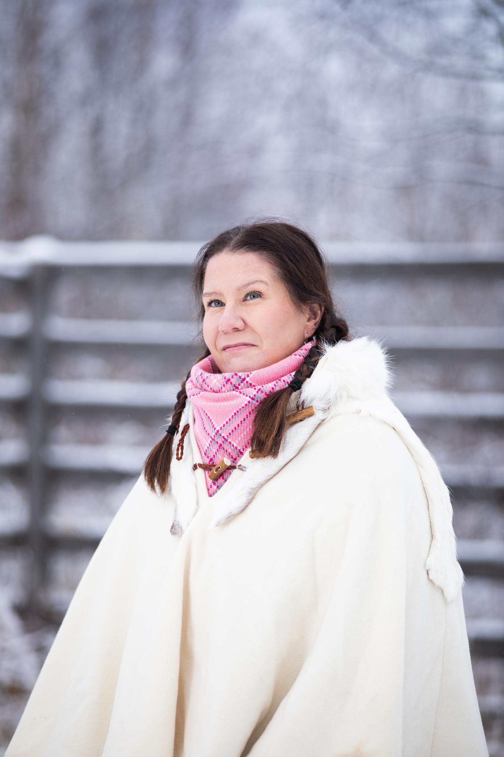 Hanna Riskilä luuli aluksi sairautensa oireita psyykkisiksi. Tutkimuksissa ei aluksi löydetty selitystä niille.