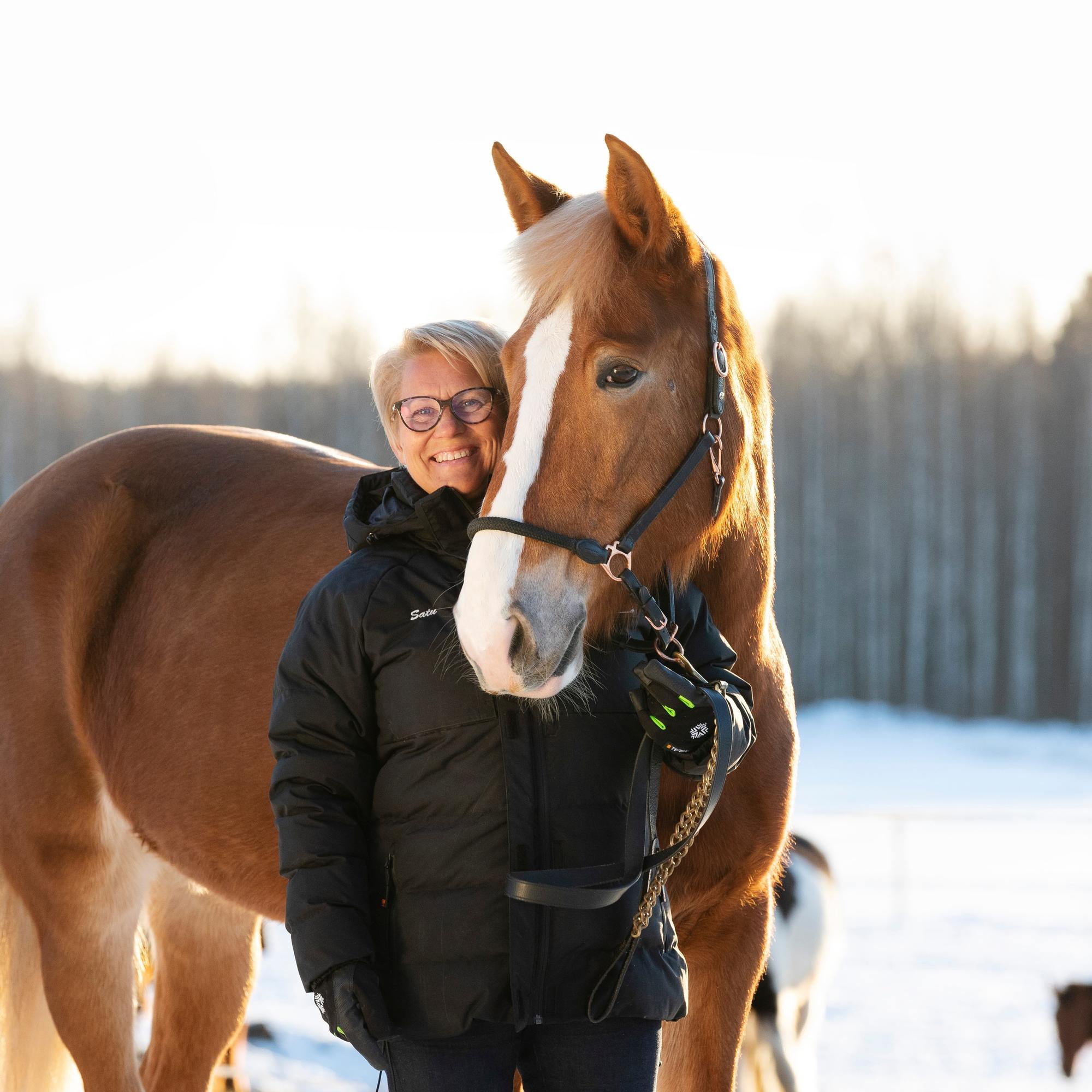 Selviytymistarina: Kun Satu Turkka menetti puolisonsa onnettomuudessa, pahimpaan ahdistukseen auttoivat hevoset – ”Olen elänyt voimieni äärirajoilla”