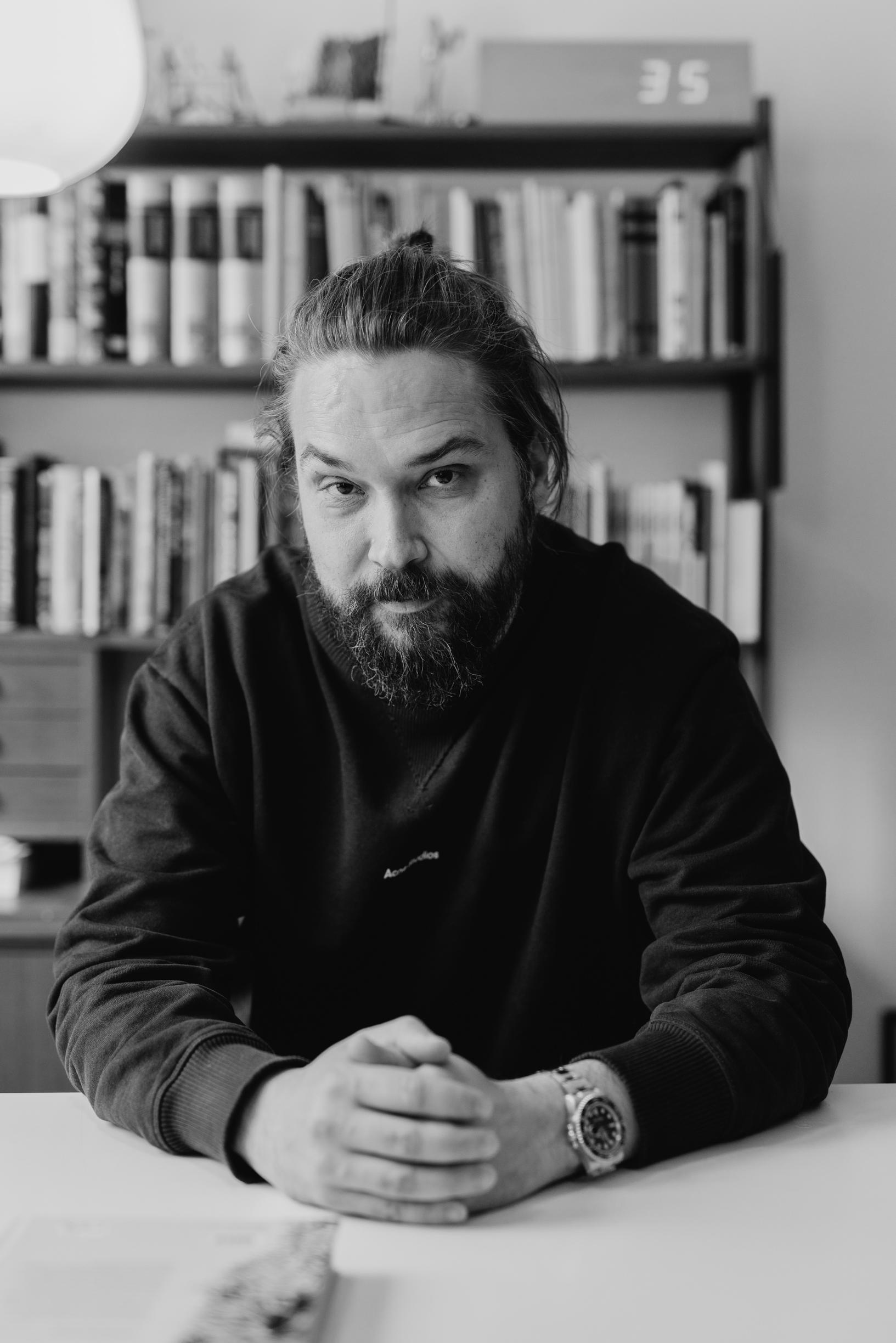 Jukka Viikilä Eevan kirjaklubi -vieraana.