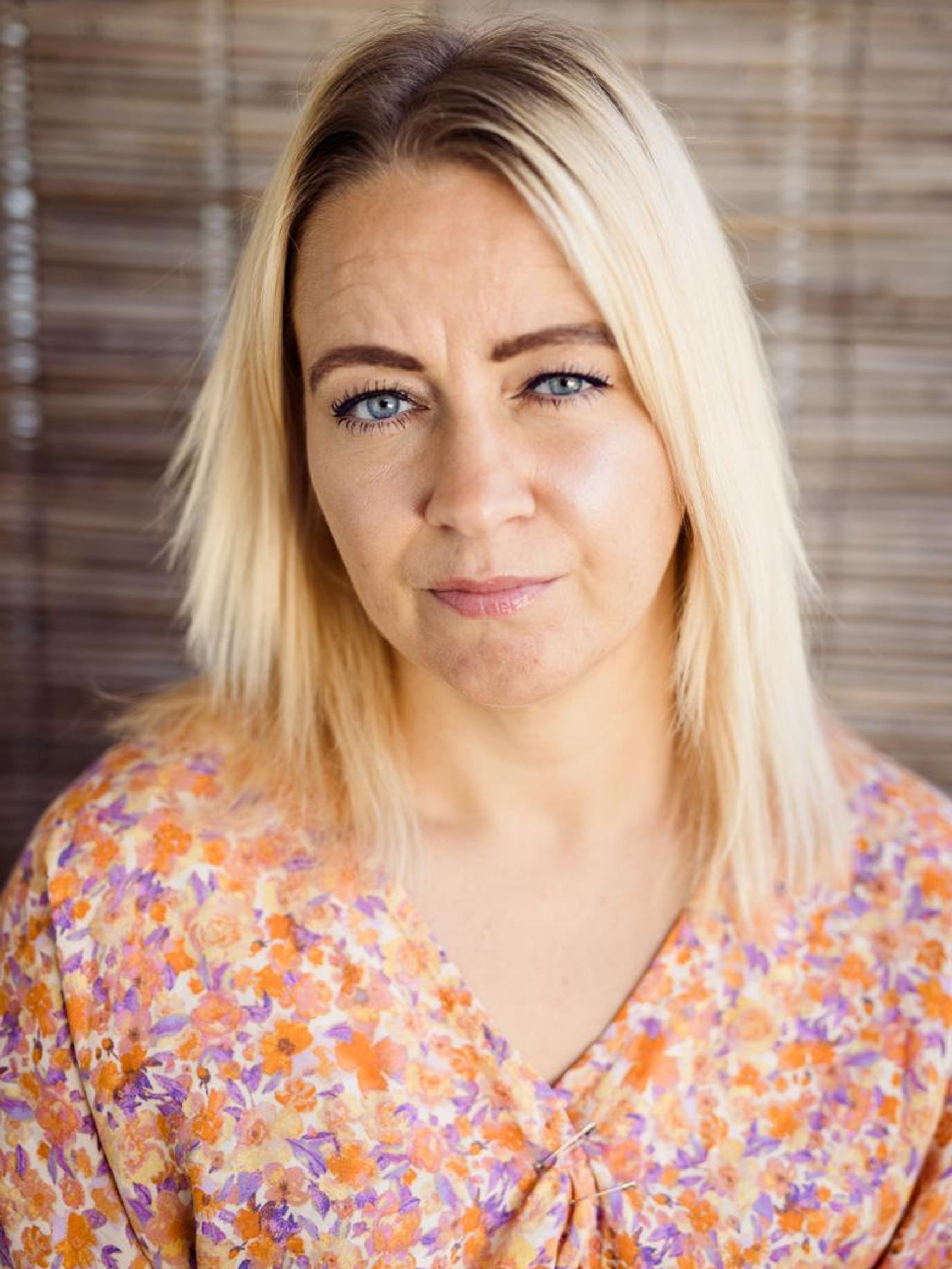 Liana, 39, pelasi perhevapaalla kaikki rahansa netissä: ”Ainoa tie ulos veloista tuntui olevan kuolema”