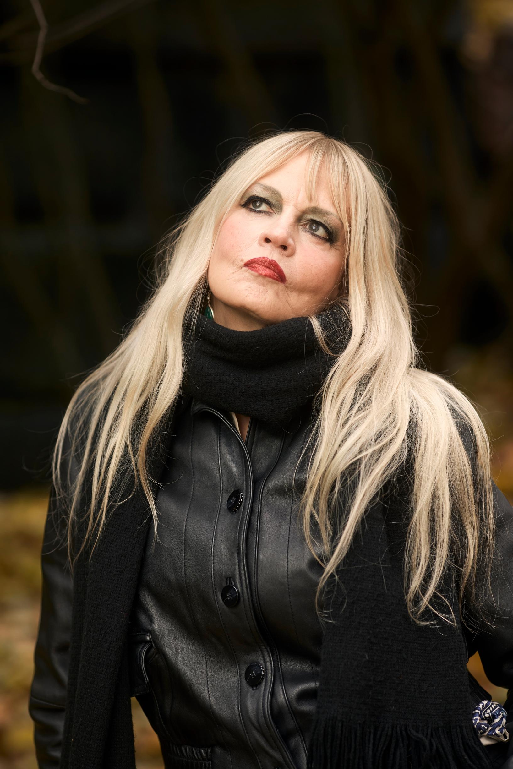 Maritta Kuula ajaa myös muiden taiteilijoiden asioita. 1990-luvulla hän oli mukana perustamassa luovan alan osuuskunta Lilithiä, jossa on nykyään jo lähes 500 jäsentä.