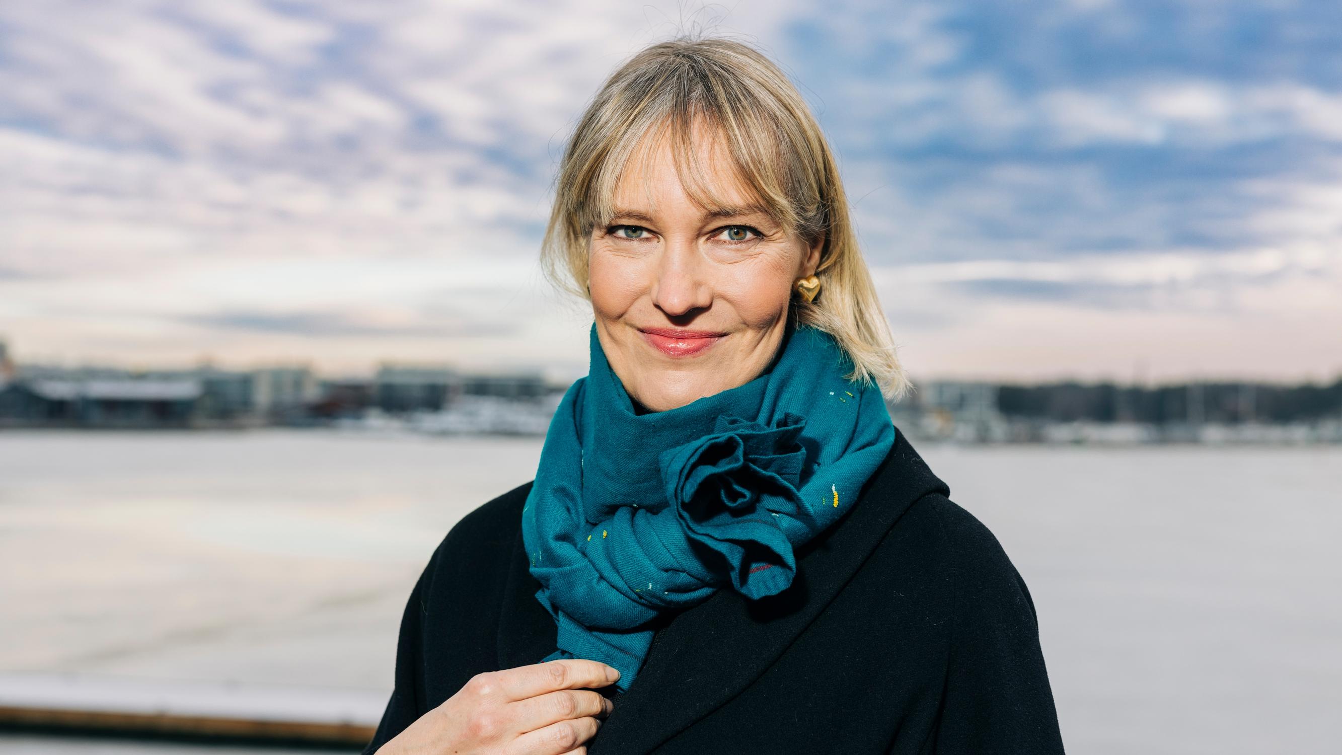 Riikka Suominen ravistelee parisuhdenormeja omassa työssään ja elämässään: ”Ennen suhteen avaamista vaadin liikaa itseltäni, puolisoltani ja itse suhteelta”