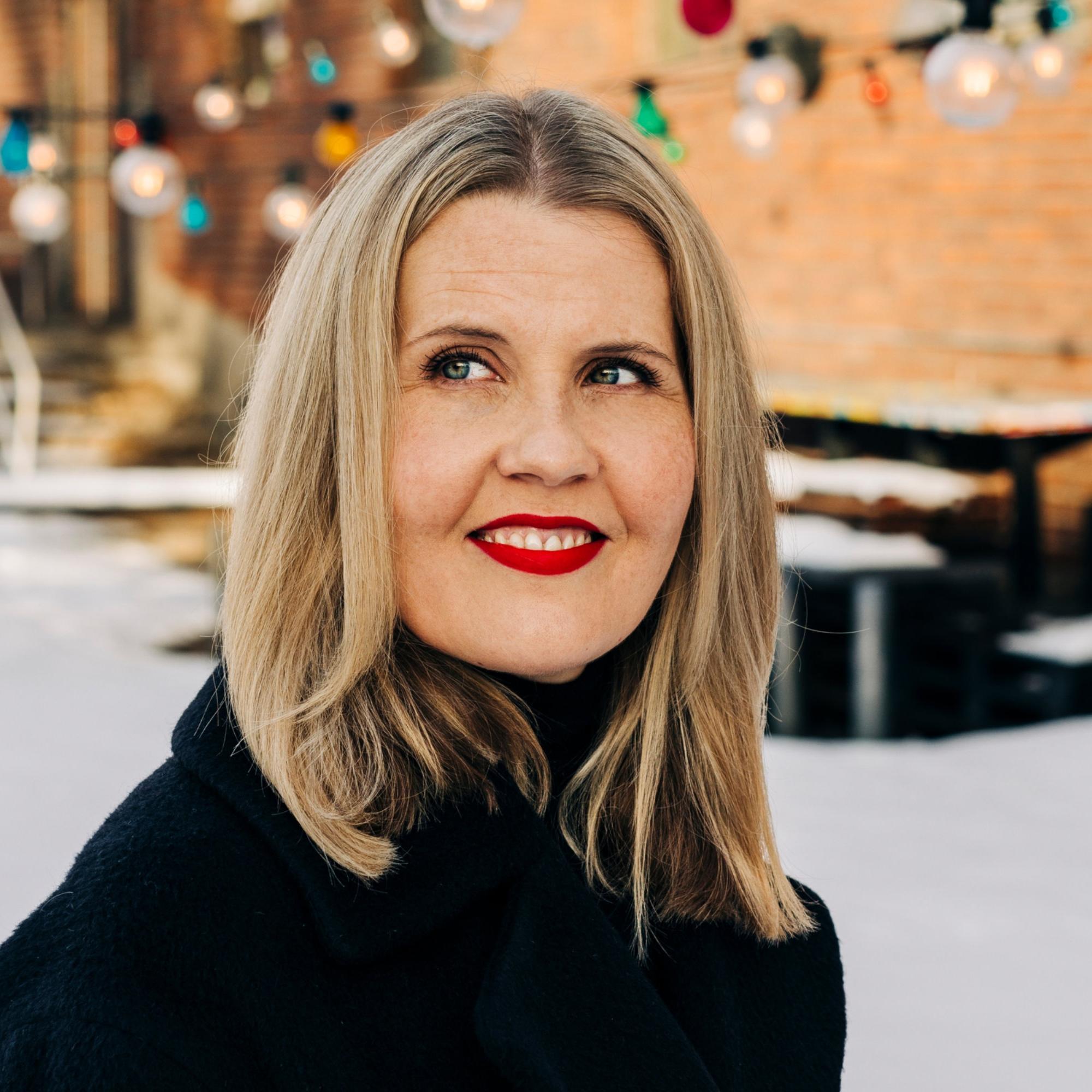 Tytöt tytöt tytöt -ohjaaja Alli Haapasalo: ”Naisia vähätellään ja kauheinta on huomata, että sorrun siihen myös itse”