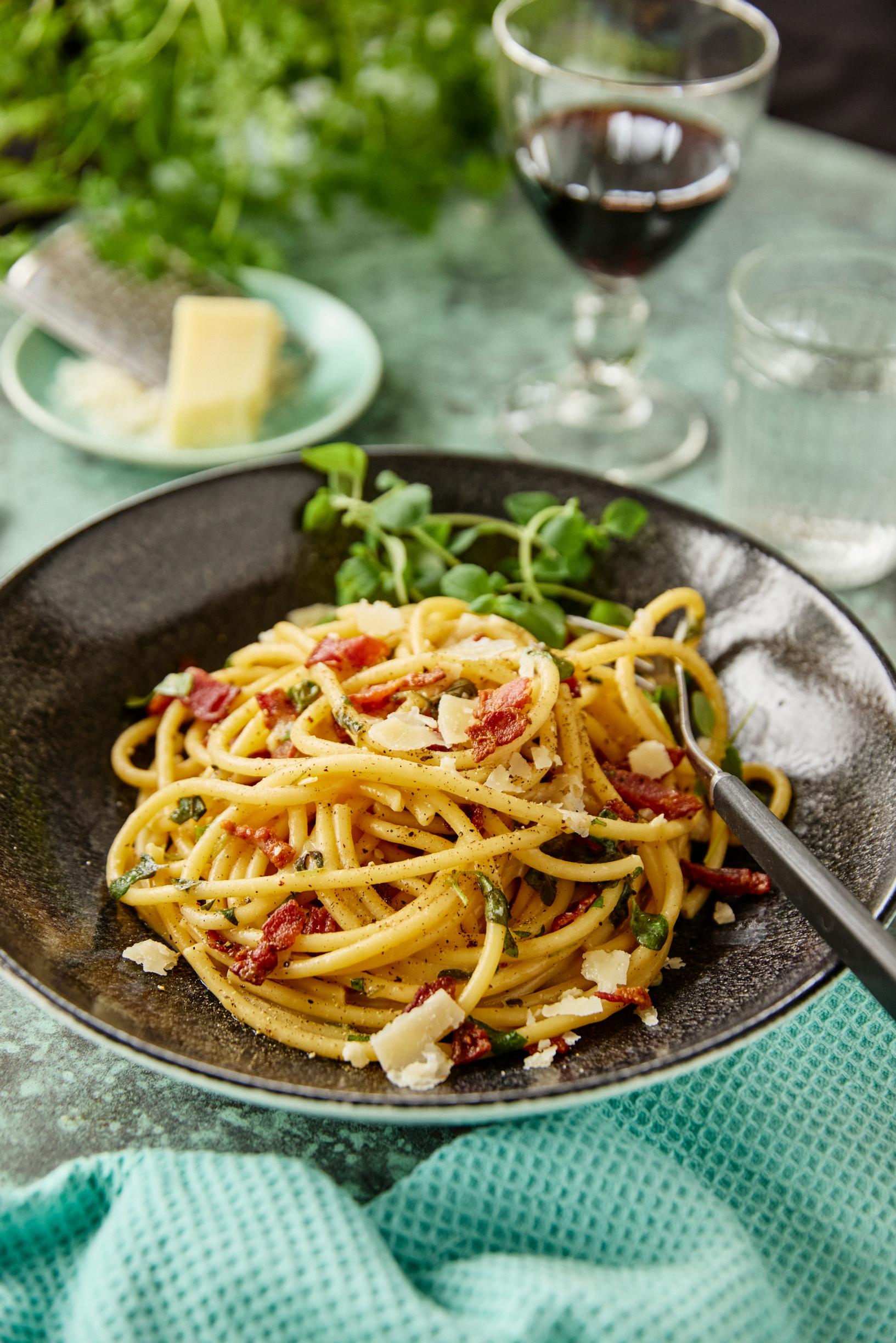 Miilunpolttajan spagetti eli pasta carbonara syntyy hetkessä ja vain muutamasta aineksesta.