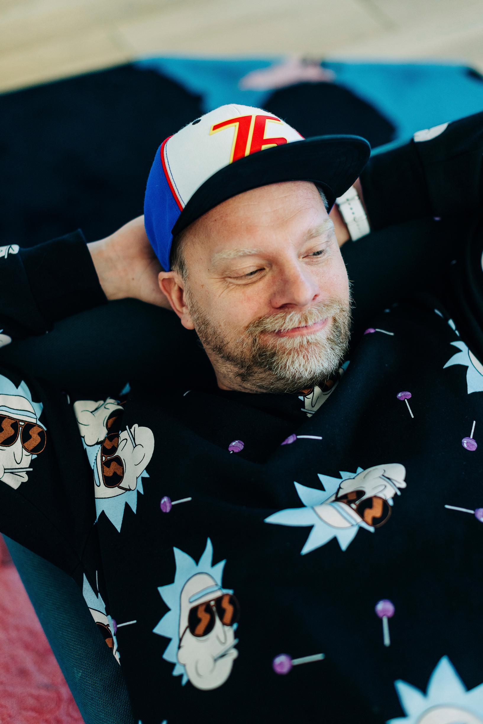 Taiteilijana Ville Myllyrinteen pitää jatkuvasti keksiä itsensä uudelleen. ”Aina pitäisi pystyä yllättämään yleisö. En voi vain sanoa, että katsokaa, tässä se hauskuus tulee.”