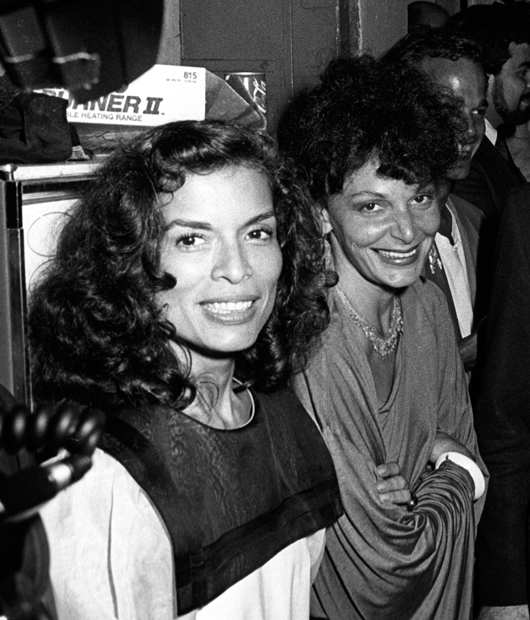 Diane von Fürstenberg juhli yöelämässä usein näyttelijä Bianca Jagger rinnallaan.