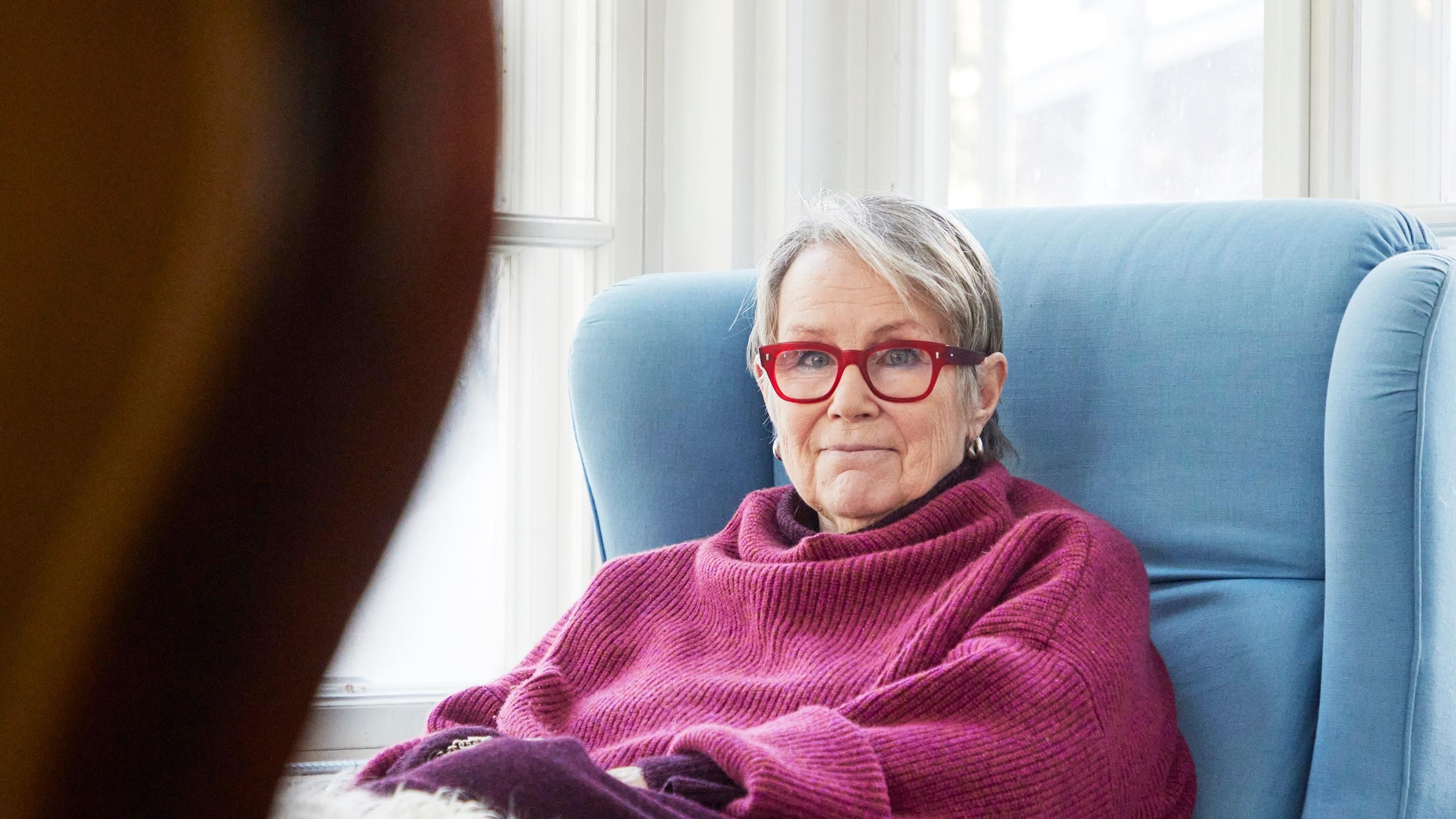 Hilkka Olkinuoran mukaan vanhuksia syytetään niin kansantalouden kuin hoitoalan kriiseistä: ”Vanhenemisen pelko johtaa ikäsyrjintään”