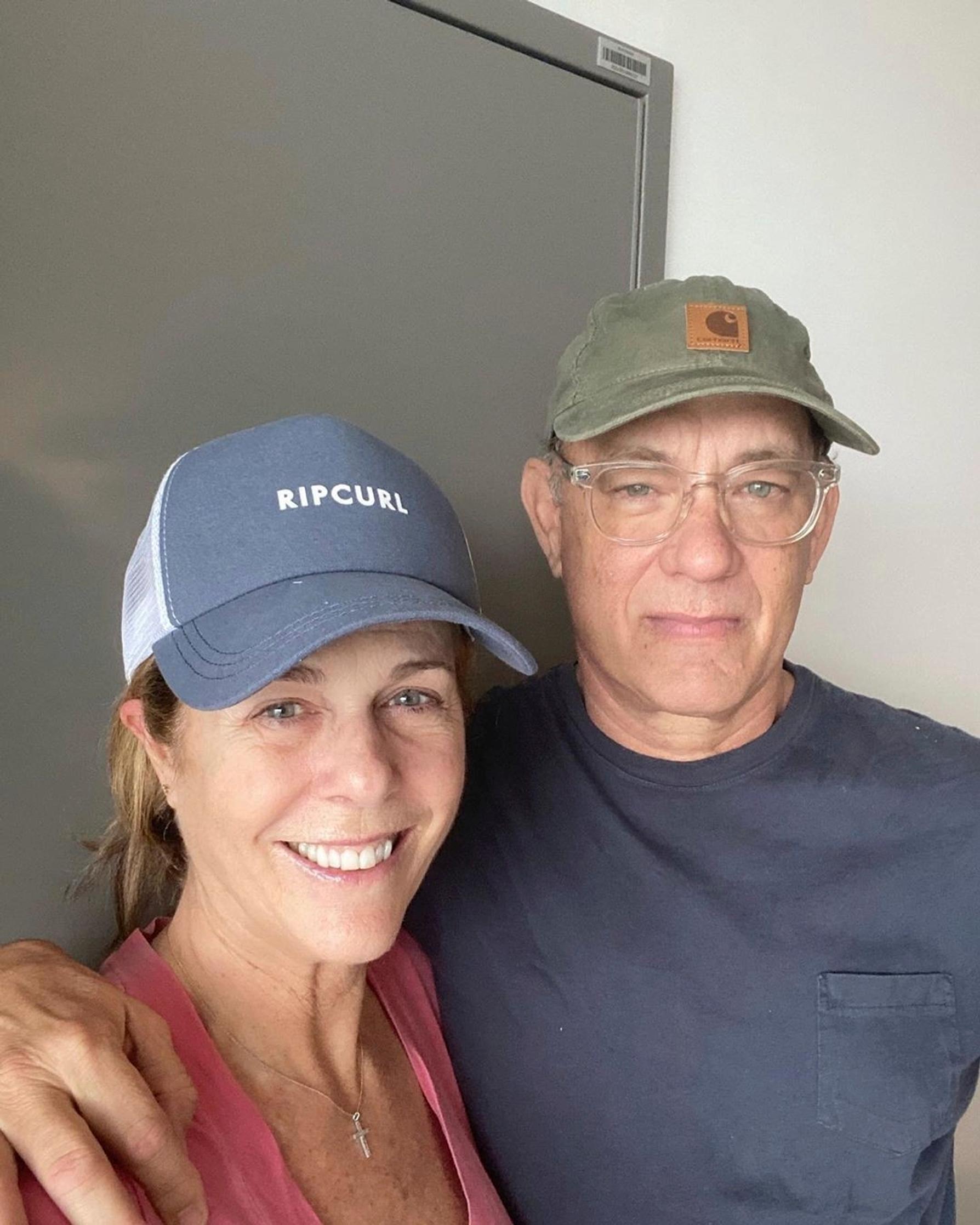Tom Hanks puhui koronarajoitusten ja varotoimien puolesta Instagramissa, kun pariskunta oli sairastunut virukseen.