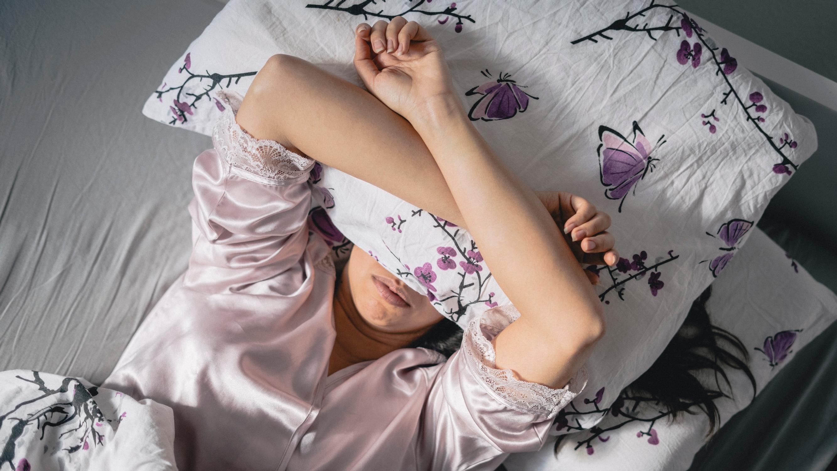 Miksi unettomuus jää päälle? Unettomuusterapeutti kertoo keskeiset syyt ja antaa vinkit pulman ratkomiseen