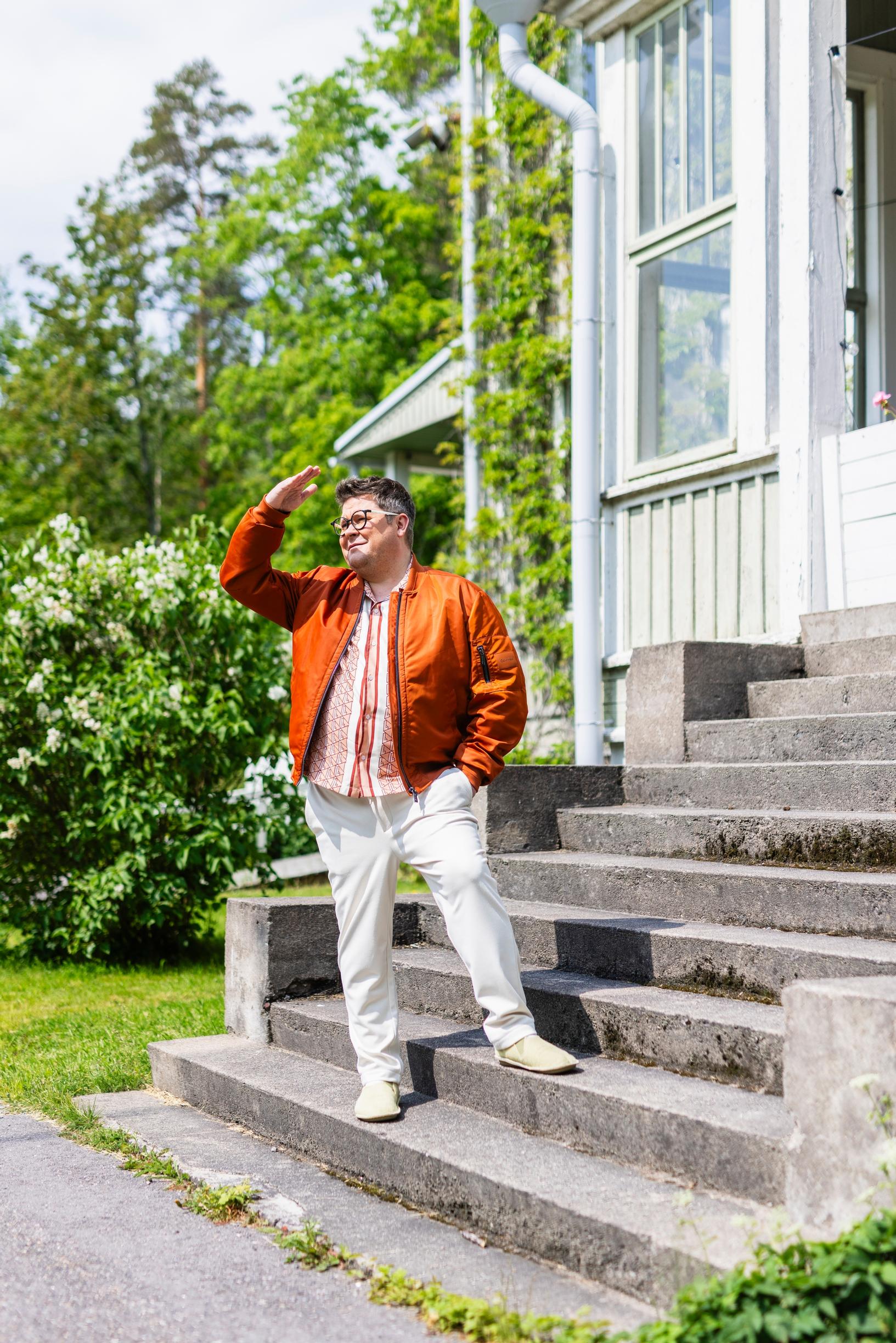 ”Uskon Jumalaan, evoluutioteoriaan ja siihen, että avaruudesta löytyy lisäksemme muutakin elämää”, ortodoksiksi kääntynyt Janne kertoo.