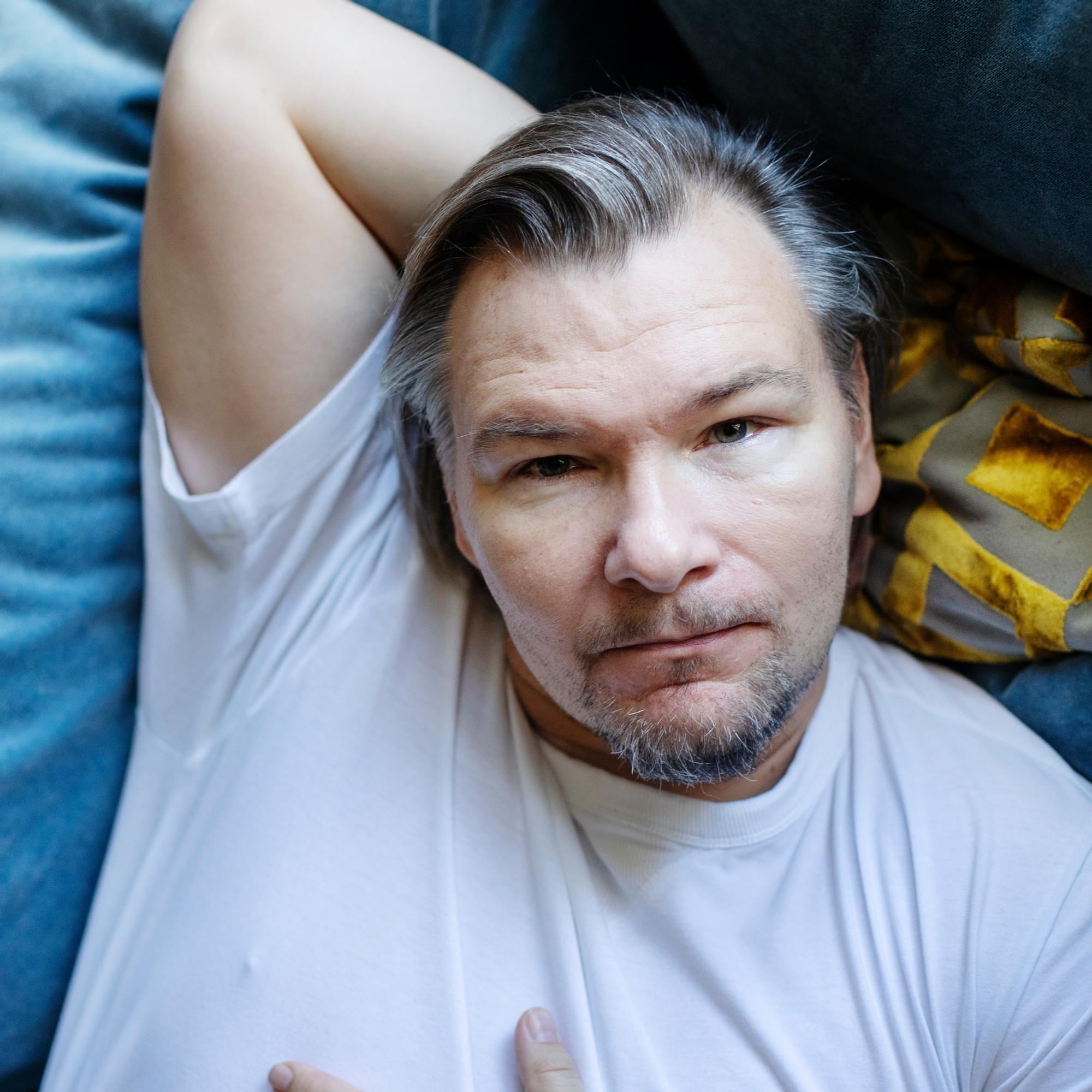 Refluksi vei Tommin leikkauspöydälle: ”Pakenin stressaavaa työtä ja itseäni syömällä roskaruokaa ja juomalla liikaa”