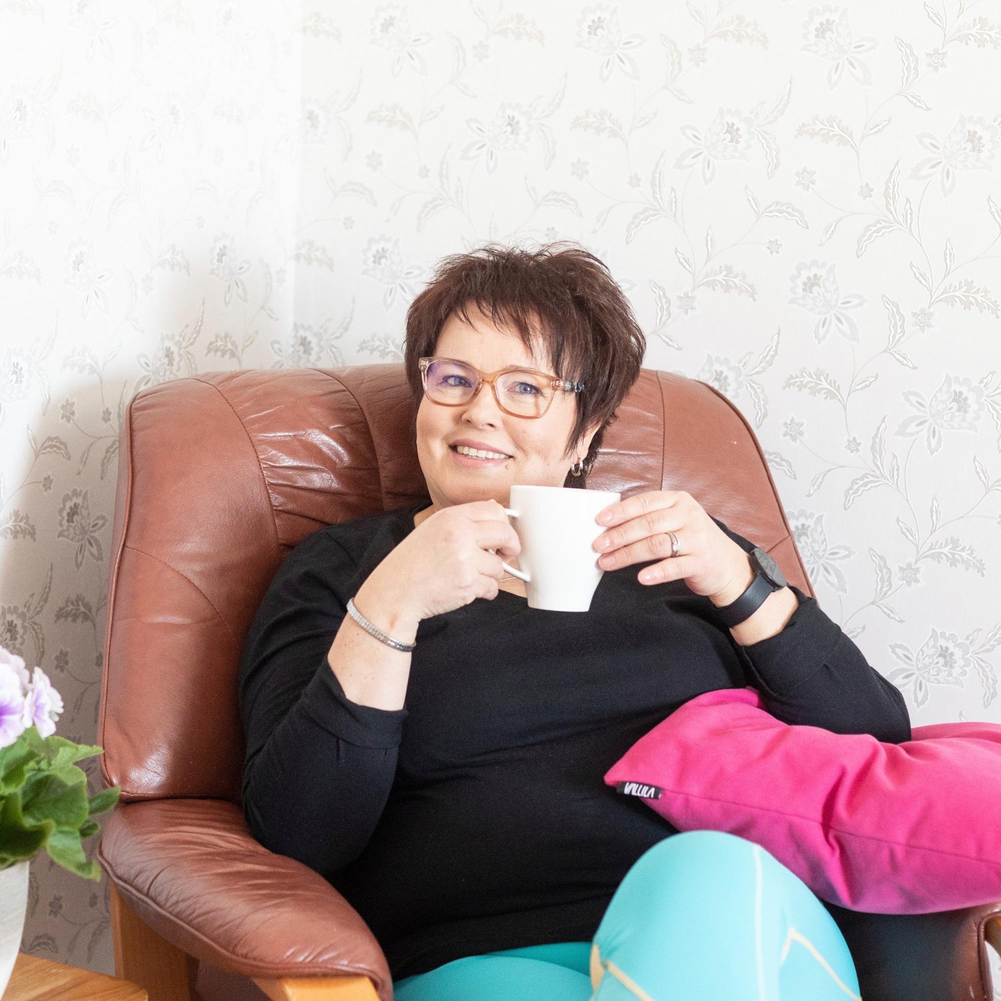 Sarita luuli olevansa vain yksi sukunsa huonoselkäisistä, vaikka kipu oli sähköiskujen kaltaista – syynä olikin yllättävä sairaus: ”Tiettyyn kiputasoon tottuu”