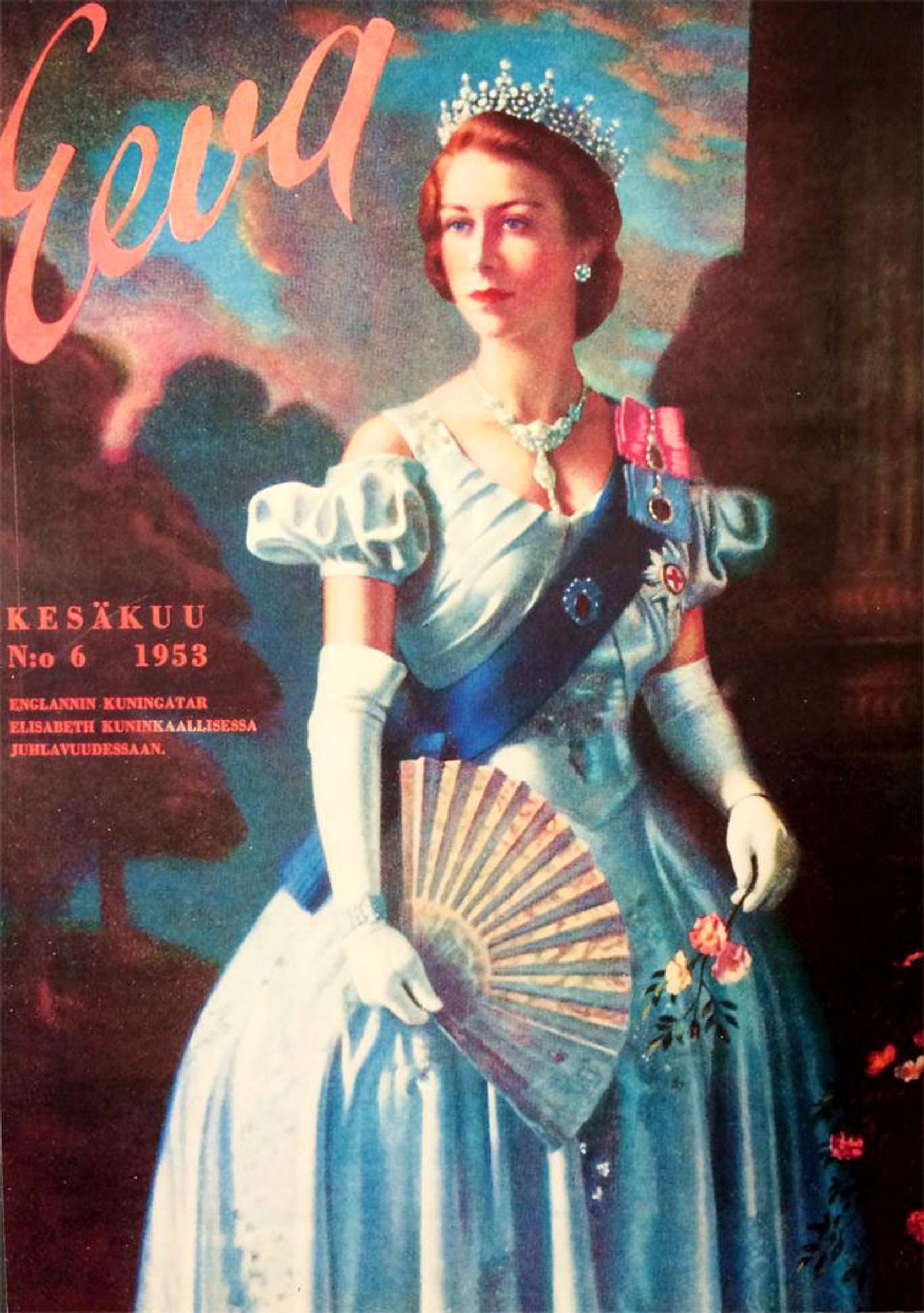 Englannin kuningatar Elisabet hurmasi Eevan kannessa kesäkuussa vuonna 1953.