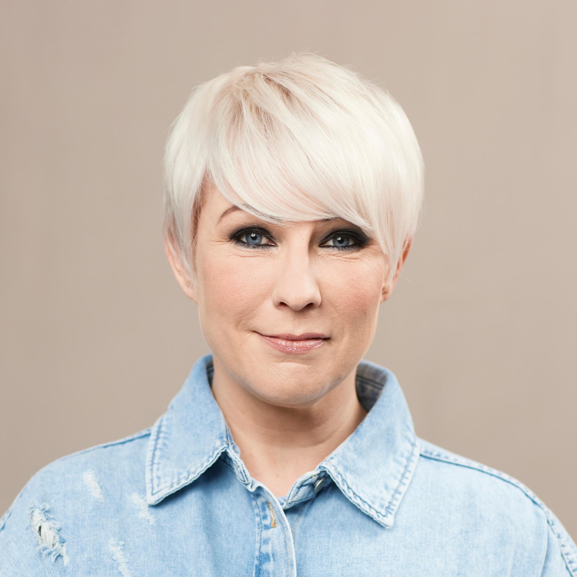 Lyhyt pixietukka on ihanan huoleton  – katso Tintun huikea hiusmuutos