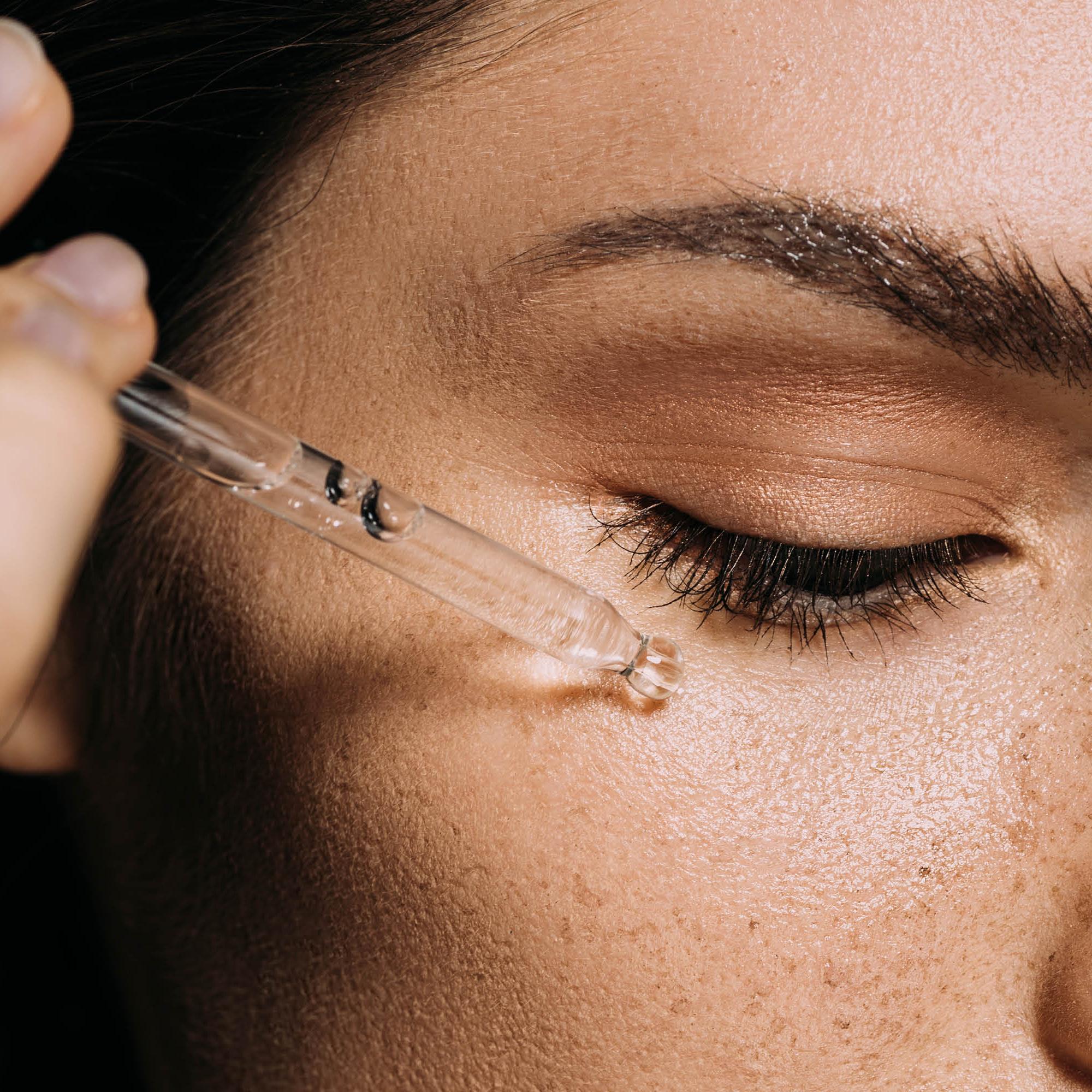 Voiko tehokasta retinolia käyttää herkälle silmänympärysiholle?