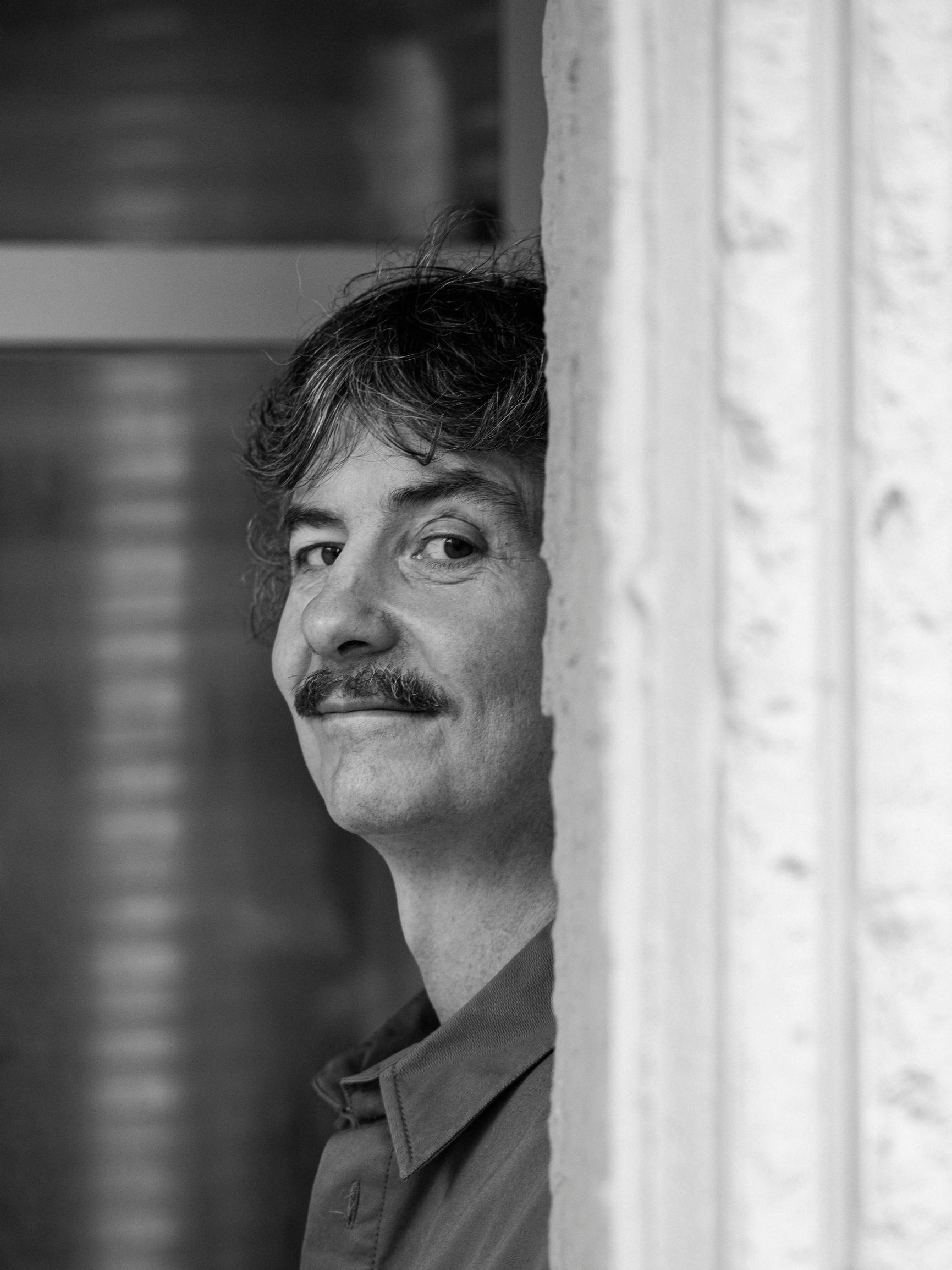 Kirjailija Antti Tuomaisen suurin saavutus ei liity kirjoihin millään tavalla: ”Päätöksestä alkoi kaikin puolin parempi elämä”