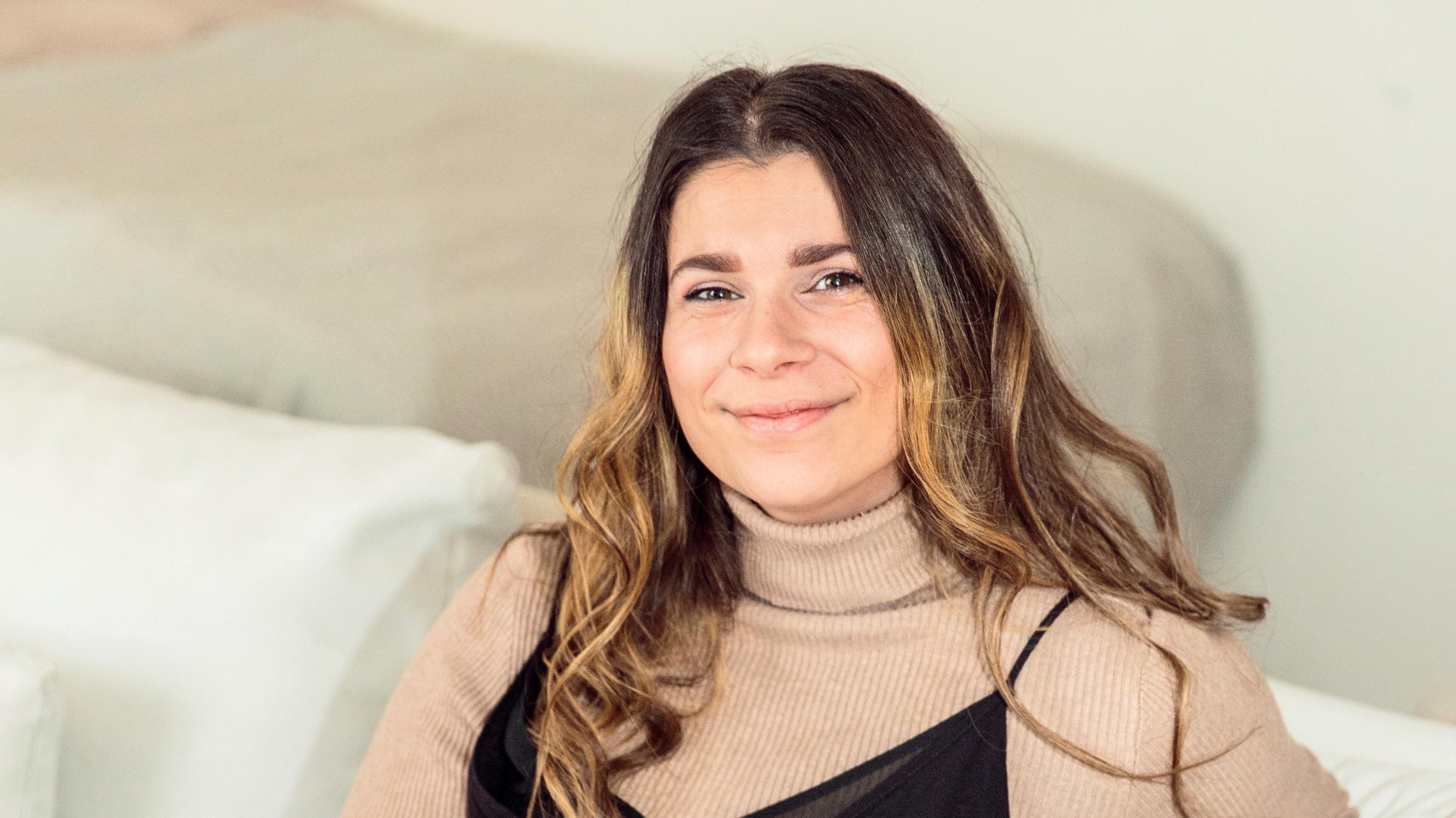 Opiskelija Saana, 32, shoppaili kirpputoreilla ja menetti luottotietonsa – lopulta hän ymmärsi syyn ostoriippuvuutensa taustalla
