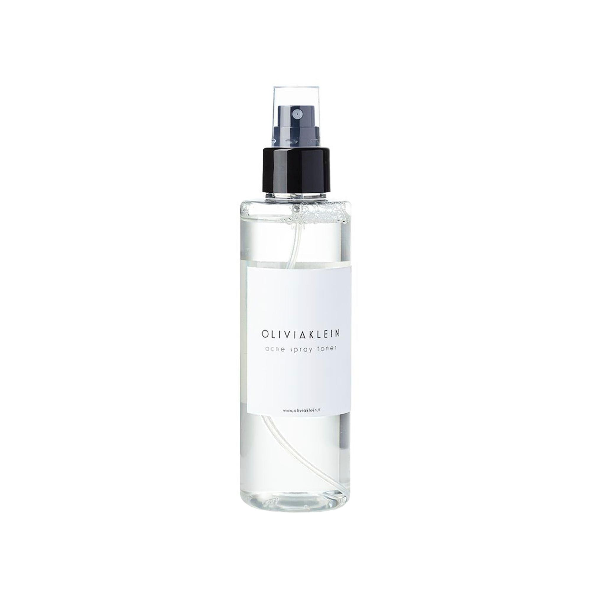 Hydra Spray Toner -kasvovesi on seka-ihon bestis. Suihkutettava kasvovesi kosteuttaa kuin kuurosade ja sen sisältämä taikapähkinä hillitsee rasvoittumista. 18,90 e, Olivia Klein.