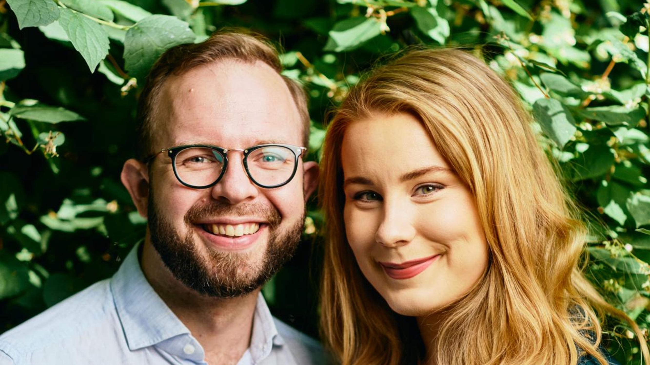 Iiris Suomela ja Matti Parpala: ”Suhteen alkuaikoina makoilimme sängyssä ja luimme toisillemme Wikipediaa puhelimistamme”