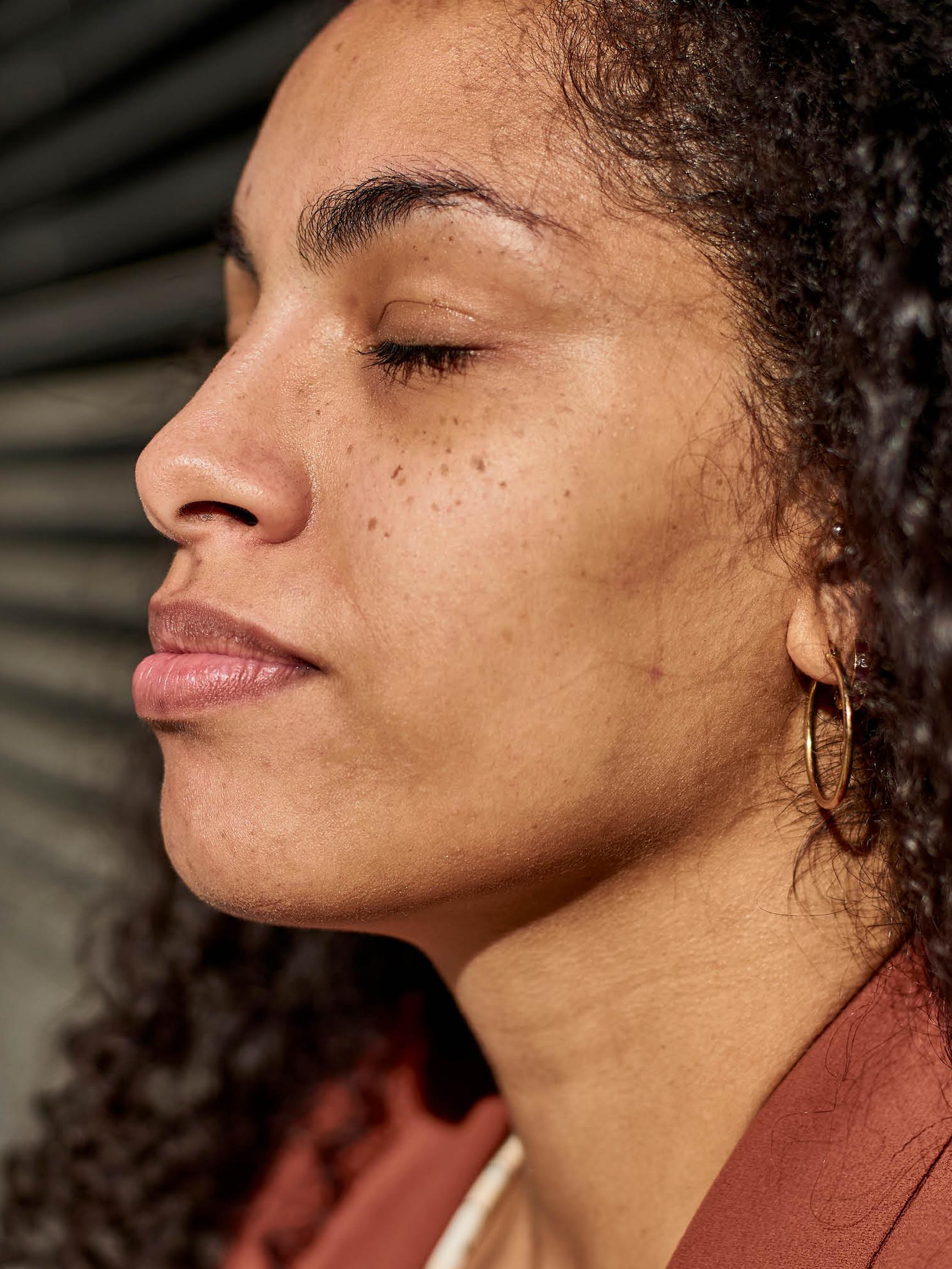 Terapeutti neuvoo kolme nopeaa keinoa ahdistukseen – yksi on niin helppo, että sen voi tehdä missä ja milloin vain