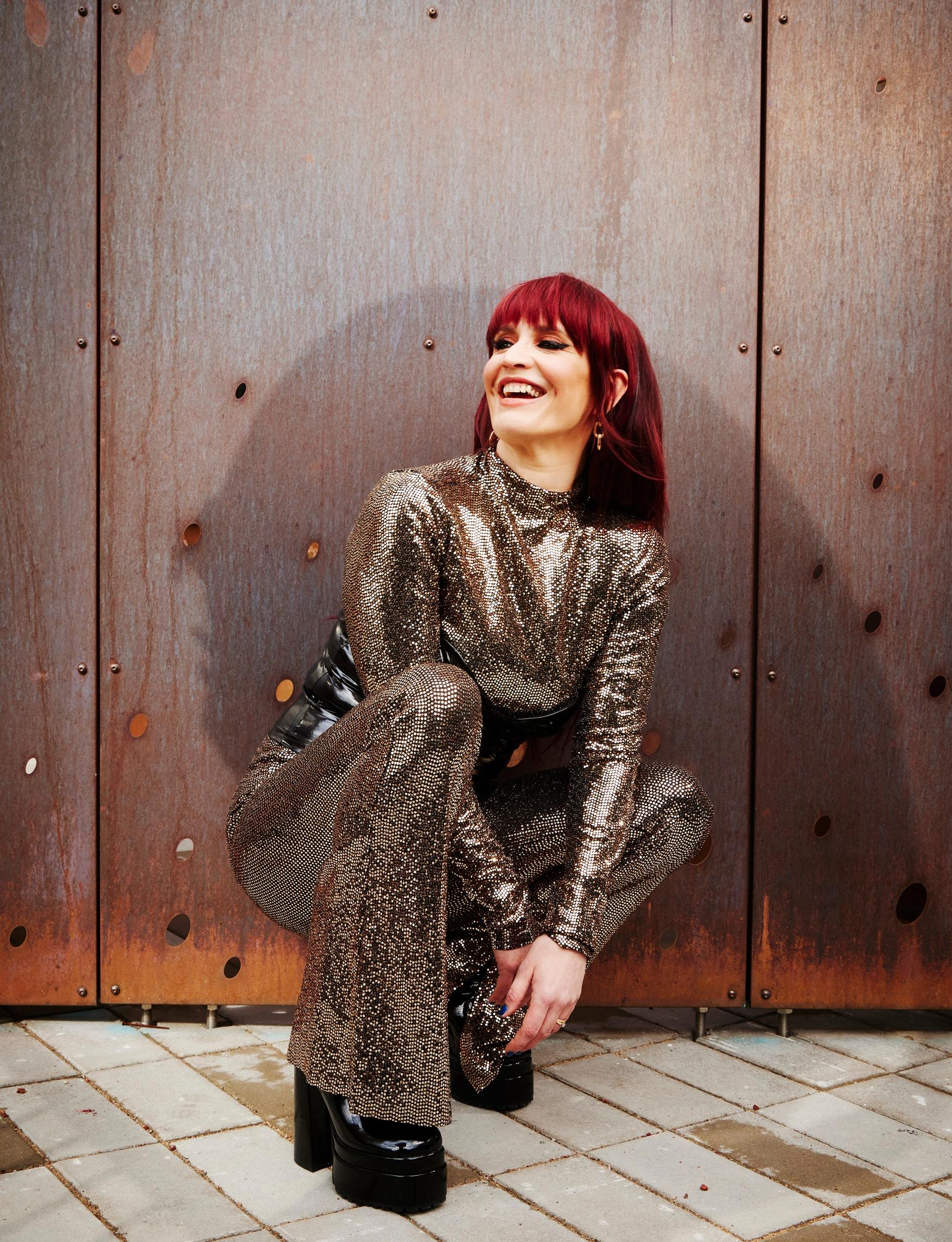 Maija arvelee olevansa hyvä ystävä siksi, että unohtaa usein oman elämänsä.