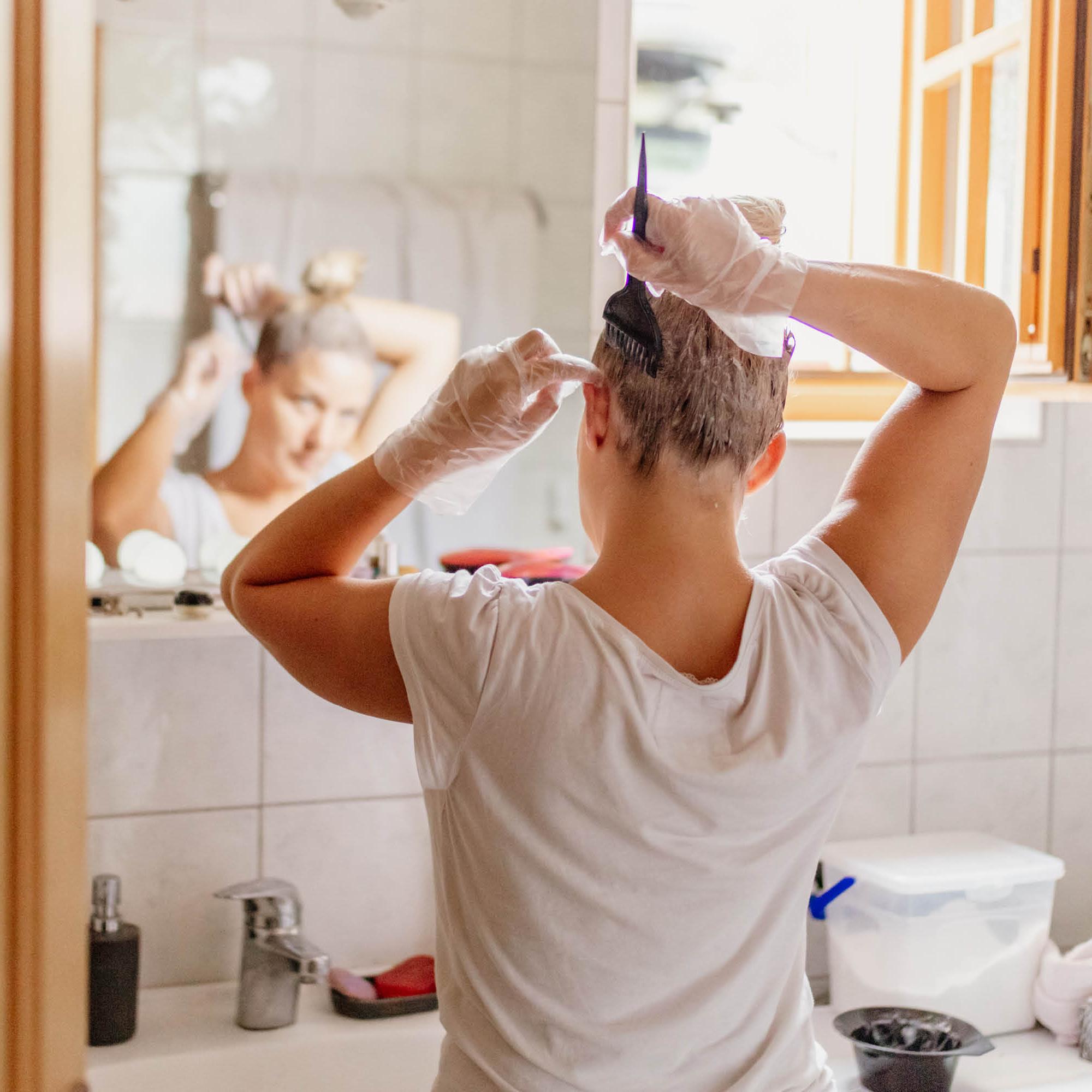 Säästä ja värjää itse! Tehokas hiusten kotivärjäysaine alle 10 eurolla ja hoitavat tee se itse -kasvivärit