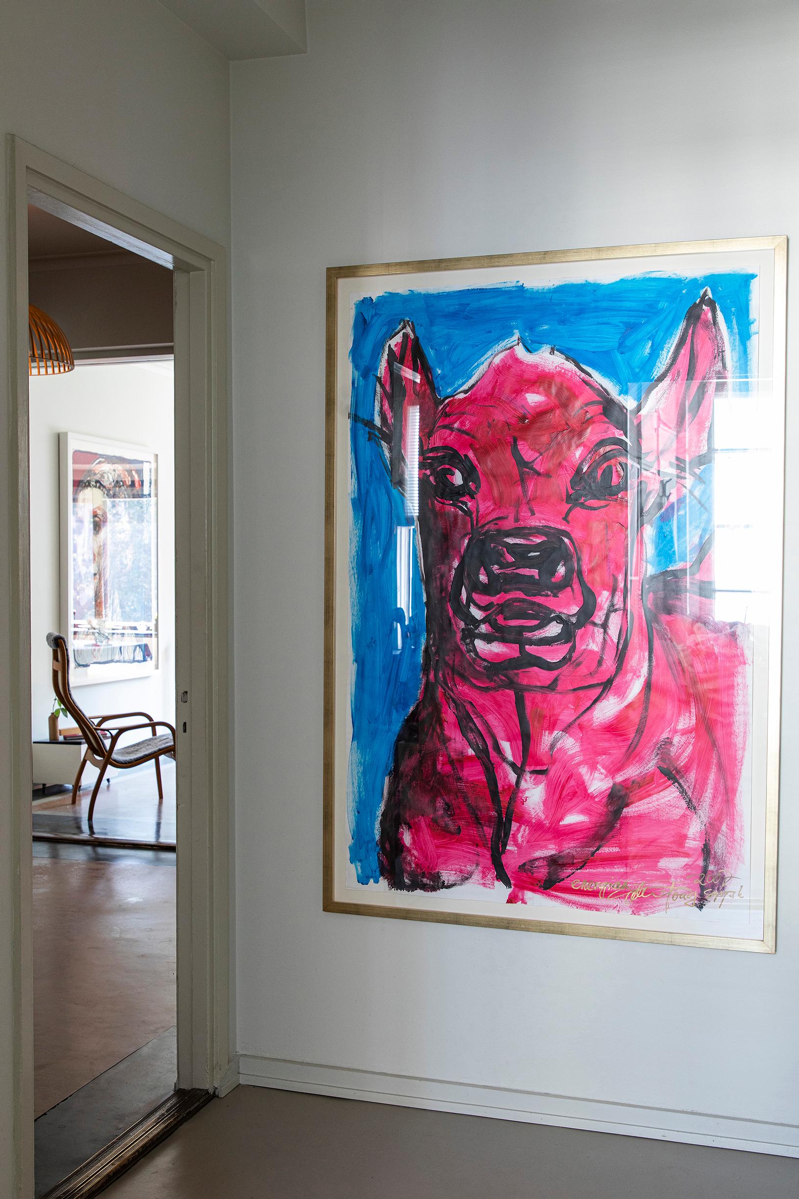 Iiron ja Lotan ystävän Miina Äkkijyrkän maalaus on nimeltään Energiaa. Moni muukin kodin taideteos on ystäviltä hankittu.