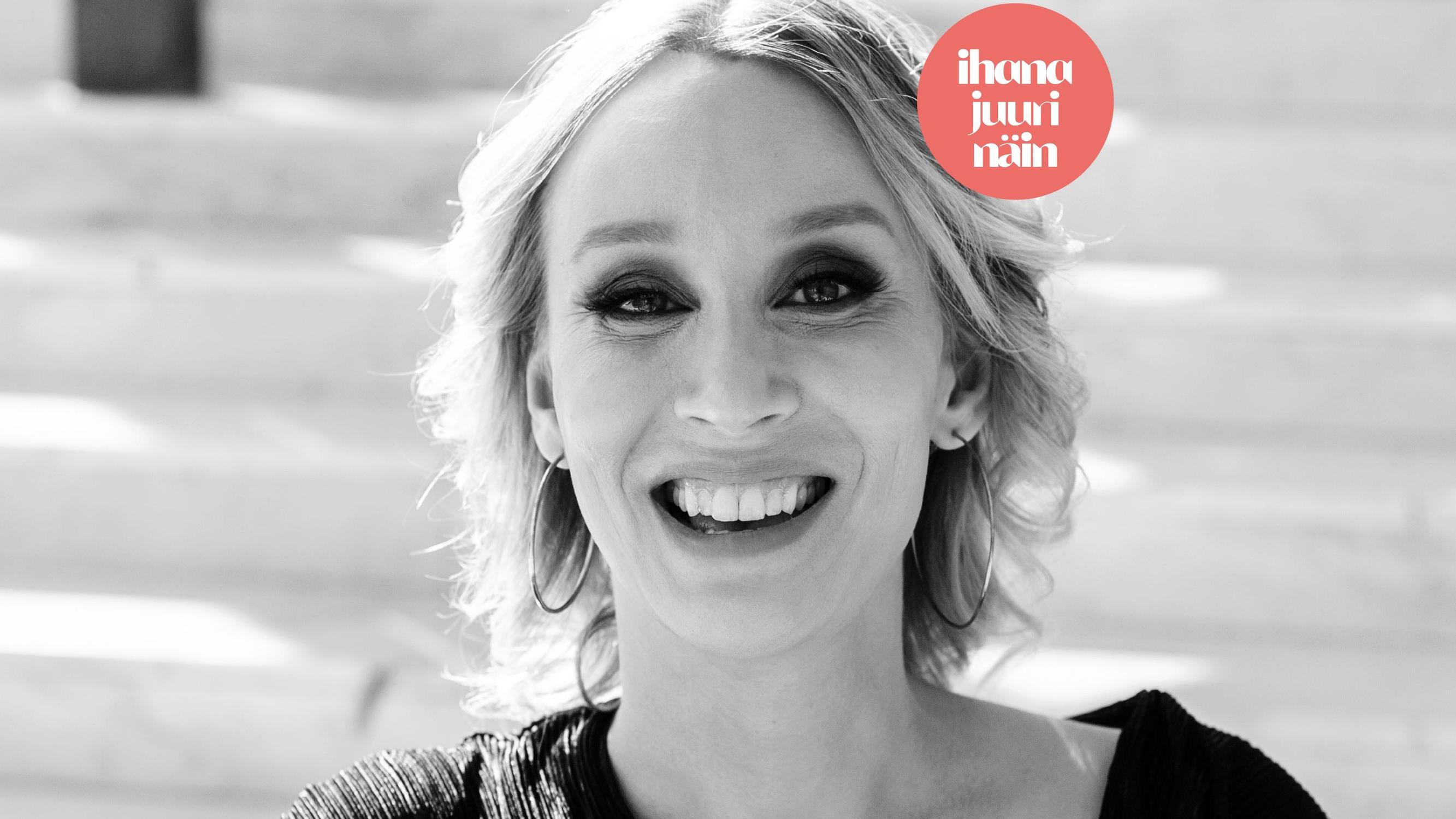 Clarissa Jäärni ajatteli kauan, että naiseuden ilmaiseminen on kauheinta, mitä hän voi tehdä: ”Isä kantoi minulle sitkeästi pikkuautoja”