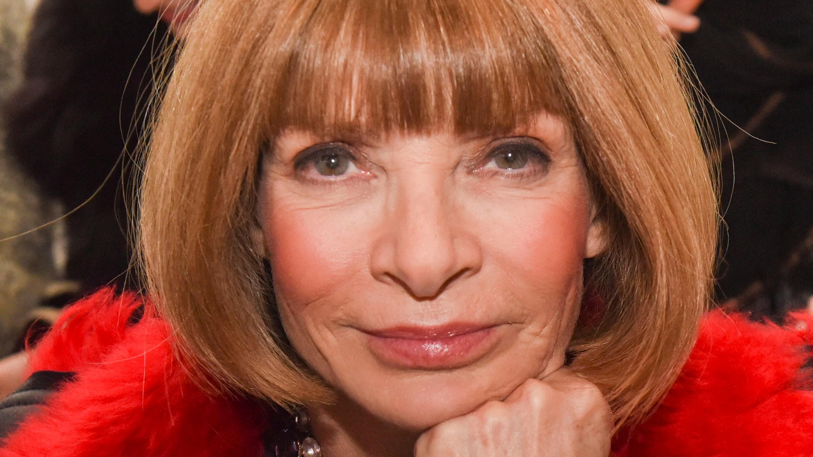Nollakorot, olkapääkorvikset ja glittersukat – anna Anna Wintourin inspiroida pikkujoulujesi asusteet