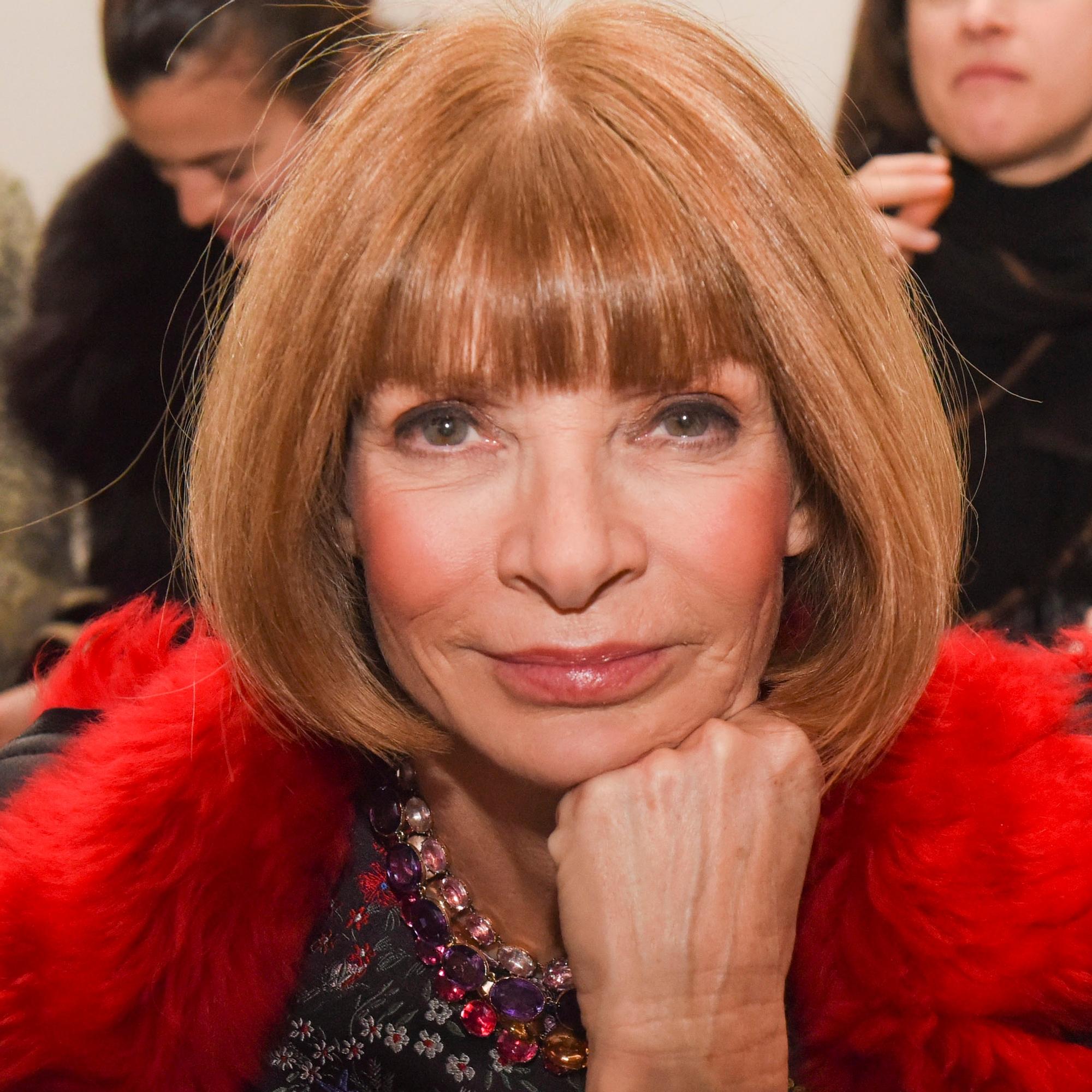 Nollakorot, olkapääkorvikset ja glittersukat – anna Anna Wintourin inspiroida pikkujoulujesi asusteet
