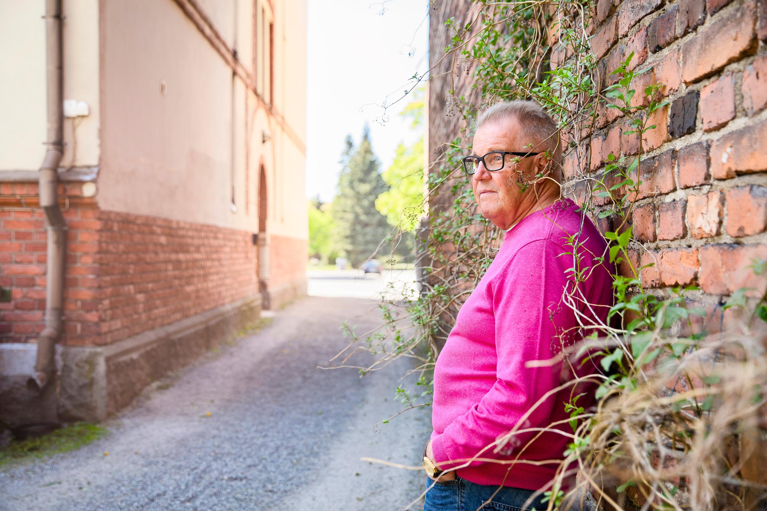 Äiti hylkäsi Karin isovanhempien huostaan. ”Olin tuolloin alle kahden.” Jutun kirjoitti Eija Huusari, kuvat otti Riina Peuhu.