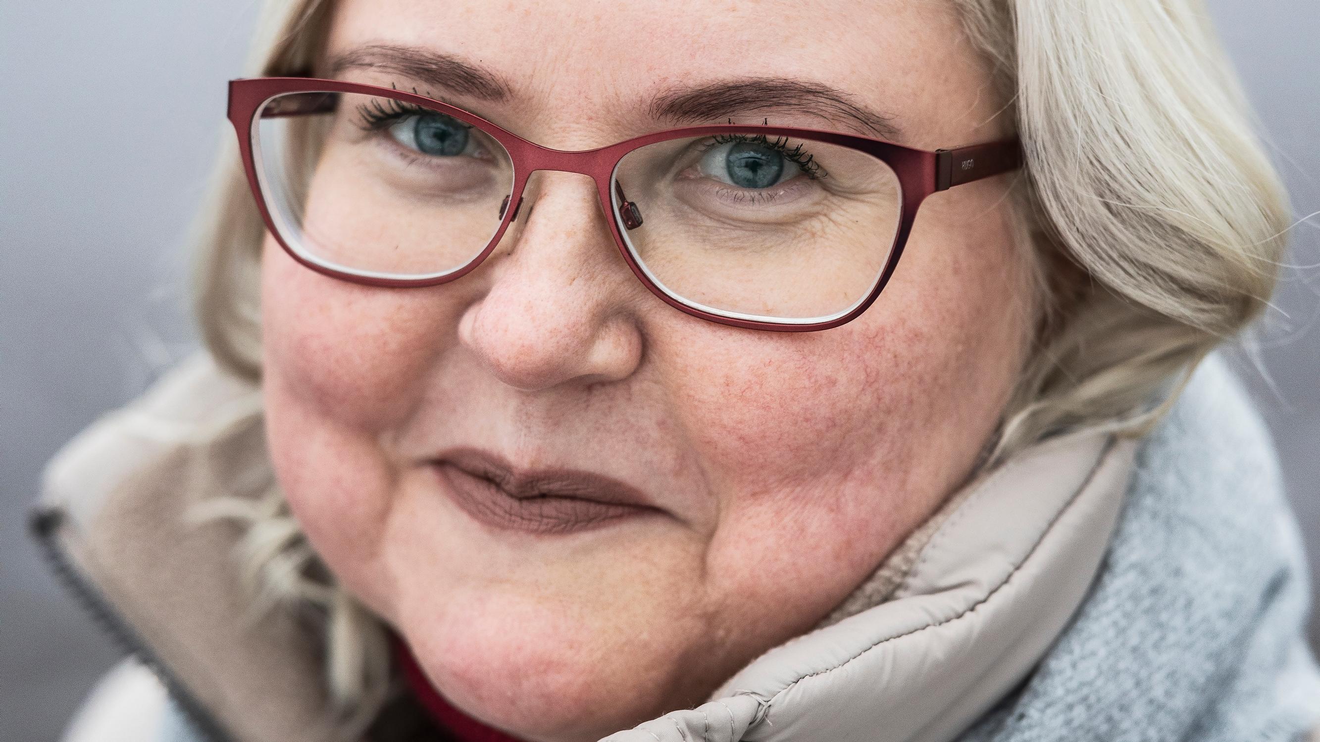 Viinitonkka alkoi hallita Sannan elämää: "Muilla oli kiire, itselleni ei tapahtunut mitään"