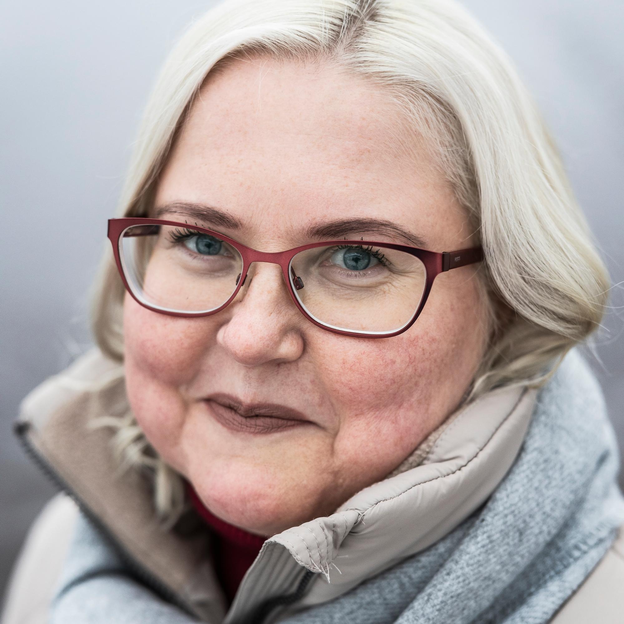 Viinitonkka alkoi hallita Sannan elämää: "Muilla oli kiire, itselleni ei tapahtunut mitään"