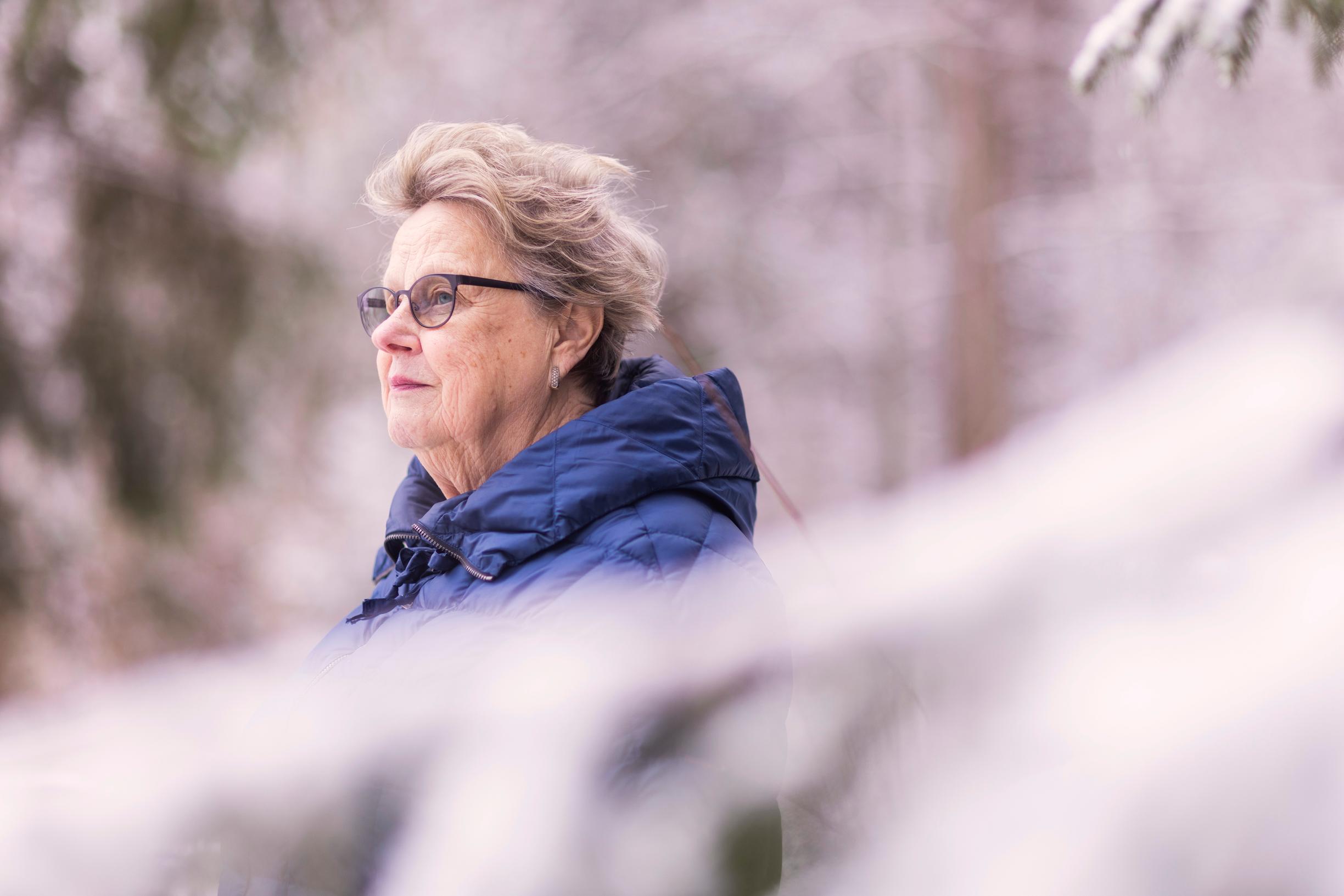 Helena ja Jukka herkuttelevat mielellään kalaruuilla. ”Meillä on sellainen työnjako, että Jukka paistaa kalat, minä savustan.”