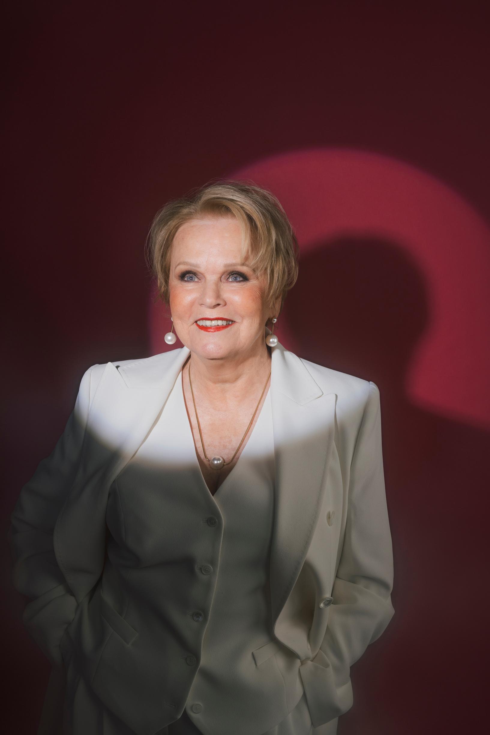 ”En olisi ikinä uskonut, että viimeinen aktiivinen työvuoteni menee tällaiseksi tohinaksi”, Katri Helena sanoo.