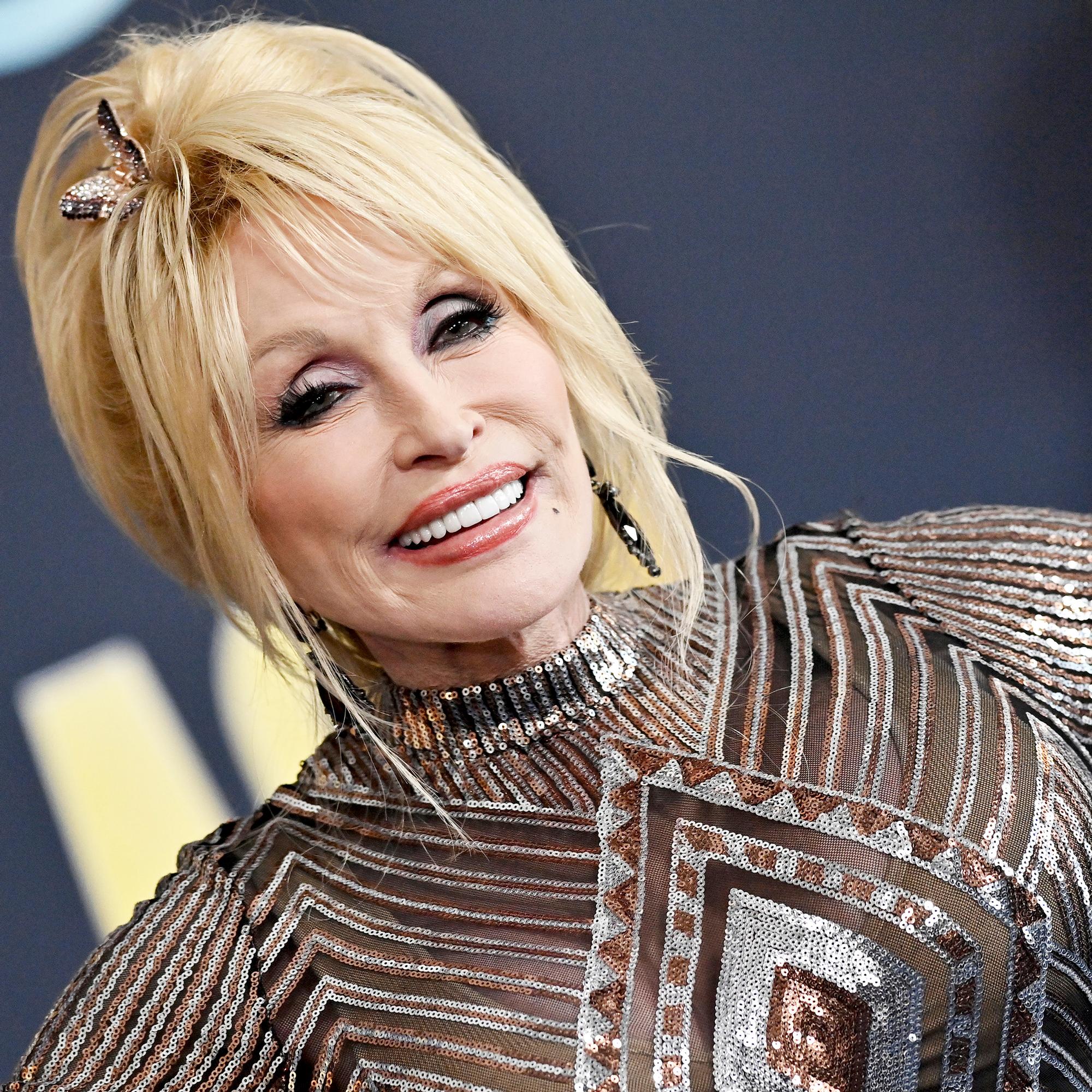 Dolly Parton syntyi köyhiin oloihin, mutta musiikkia rakastanut maalaistyttö tiesi jo varhain, mitä halusi: ”Olen kirjoittanut lauluja sydämestäni, ja se on toiminut”