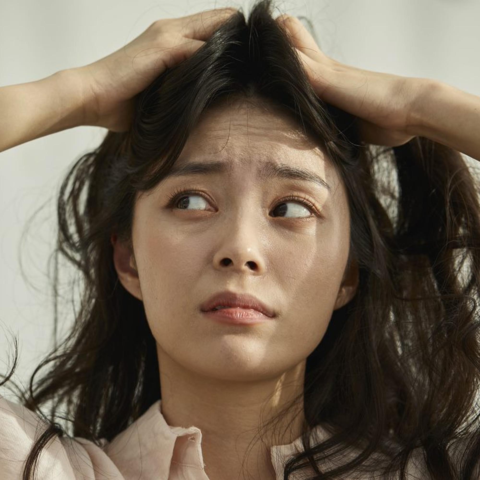 Kun päänahka kutisee ja ärtyy, apu voi löytyä helpoista kotihoidoista – näin teet itse rauhoittavan hoidon