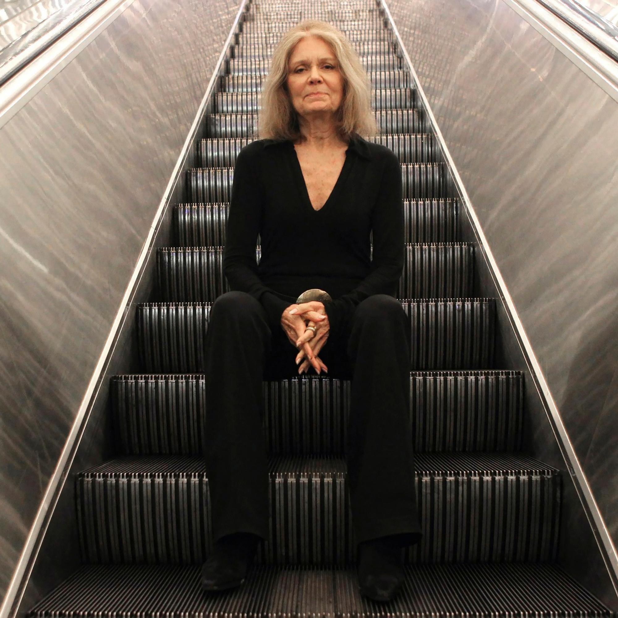 Gloria Steinem, 90, joutui huolehtimaan lapsena mielenterveysongelmista kärsivästä äidistään – se avasi hänen silmänsä, miten huonosti naisia kohdellaan terveydenhuollossa