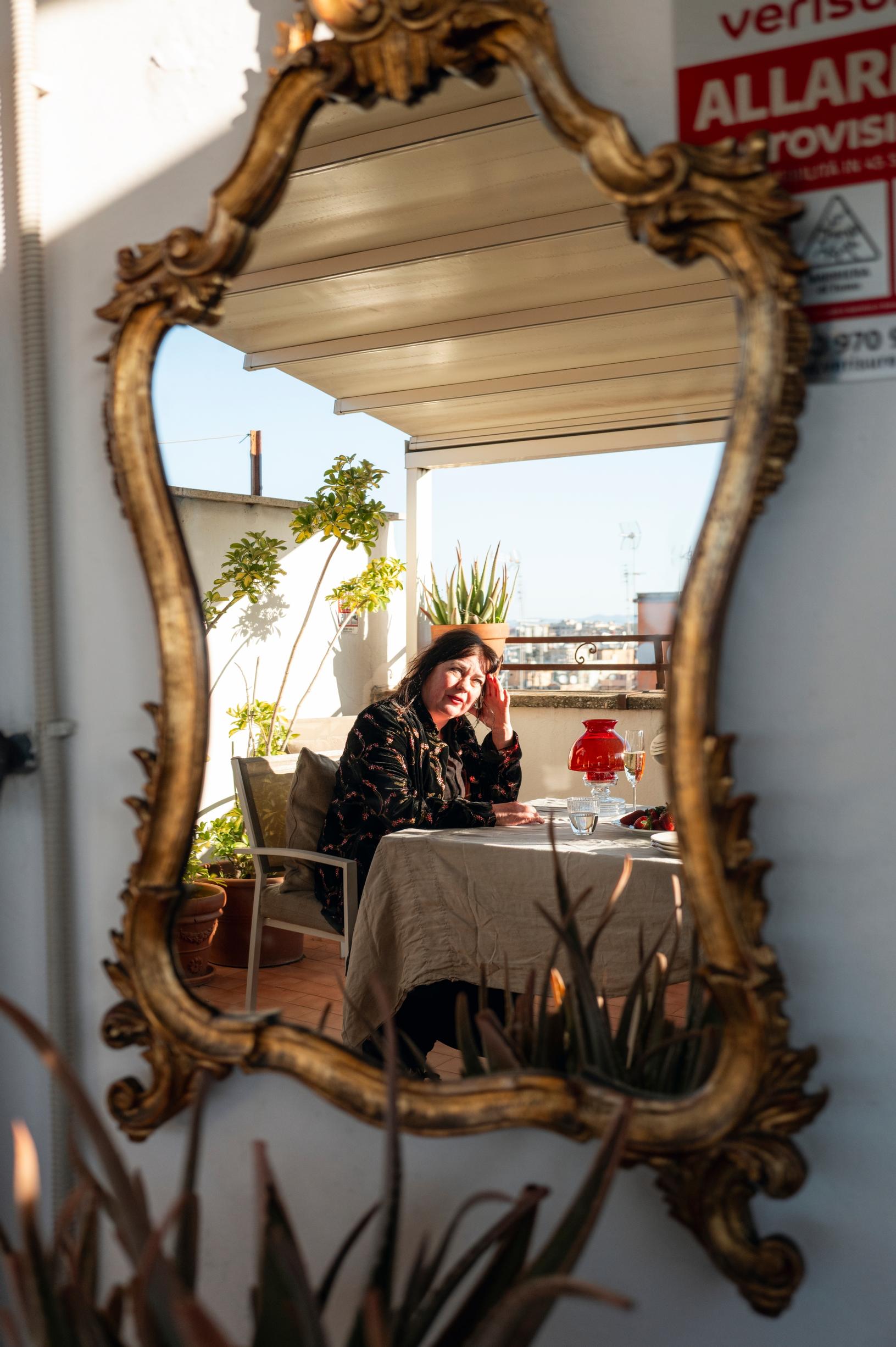 Nanna herää aina auringonnousuun. "Ihminen on onnellinen, kun hän näkee, että aurinko nousee ja laskee. Mielestäni onneen ei tarvita juuri mitään muuta.”