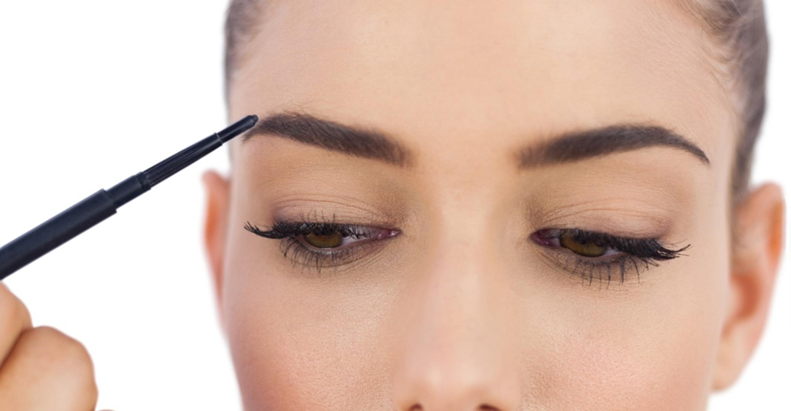 Harkitsetko, ottaisitko kulmakarvojen tai silmänrajausten kestopigmentoinnin? Lue tämä!